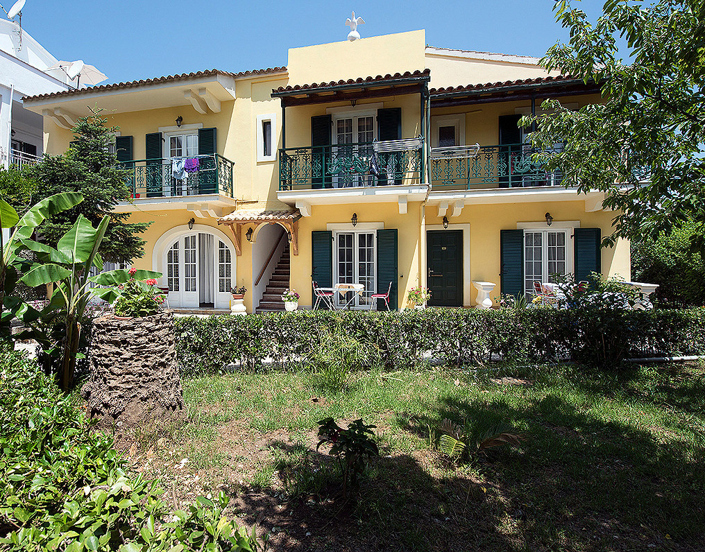Andreas Pool Apartments