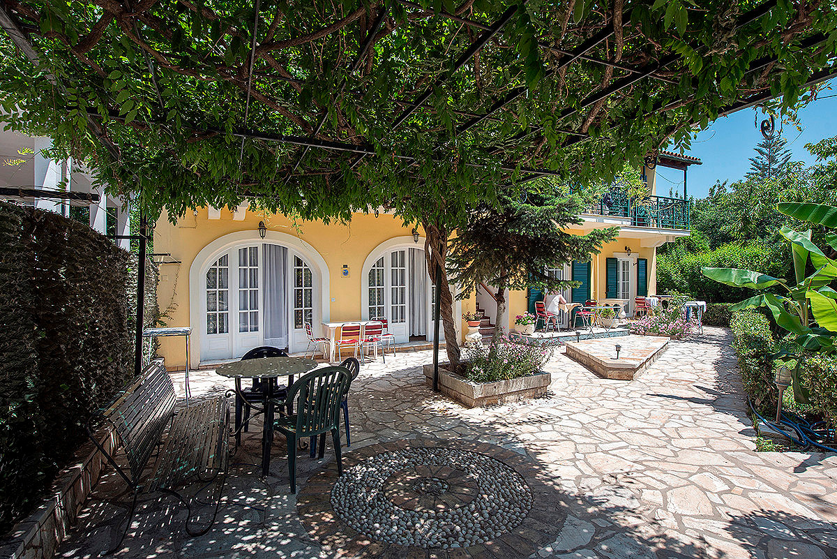 Andreas Pool Apartments