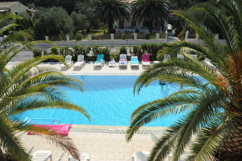 Captain's Studios & Apartments