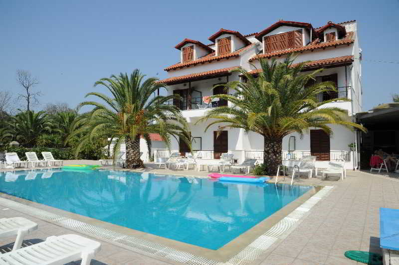 Captain's Studios & Apartments