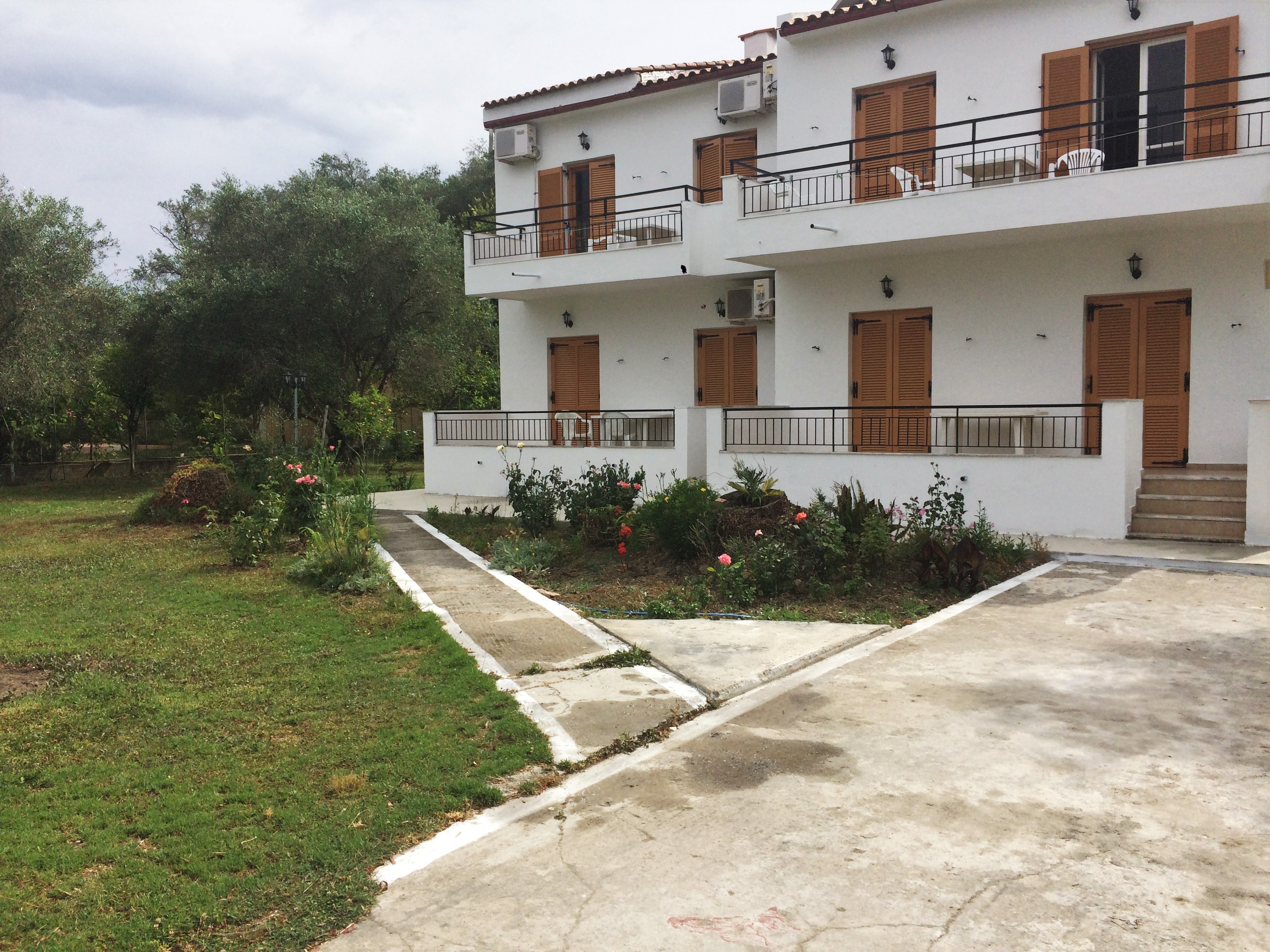 Captain's Studios & Apartments