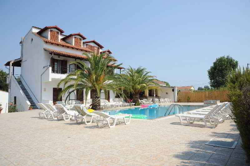 Captain's Studios & Apartments