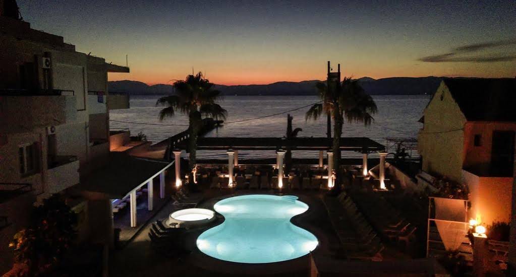 Quayside Village Hotel