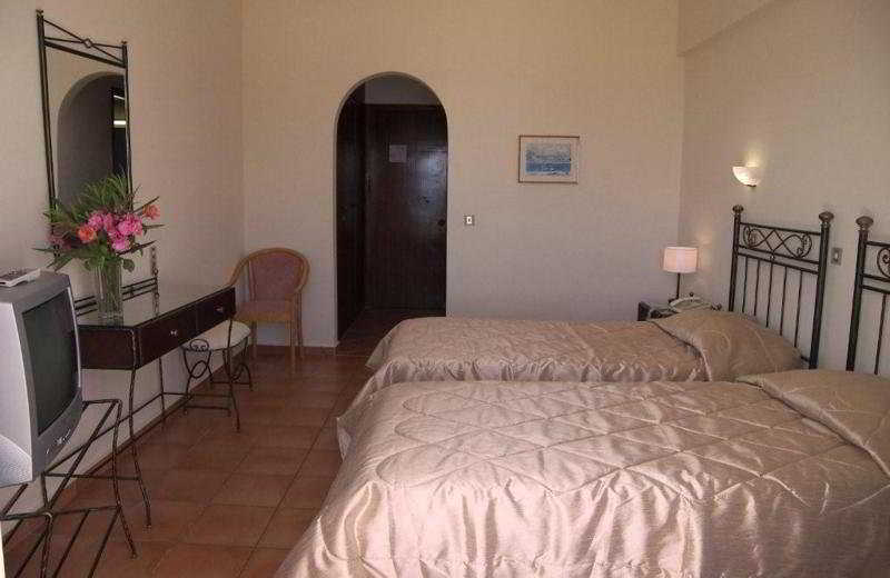 Cavomarina Beach Hotel