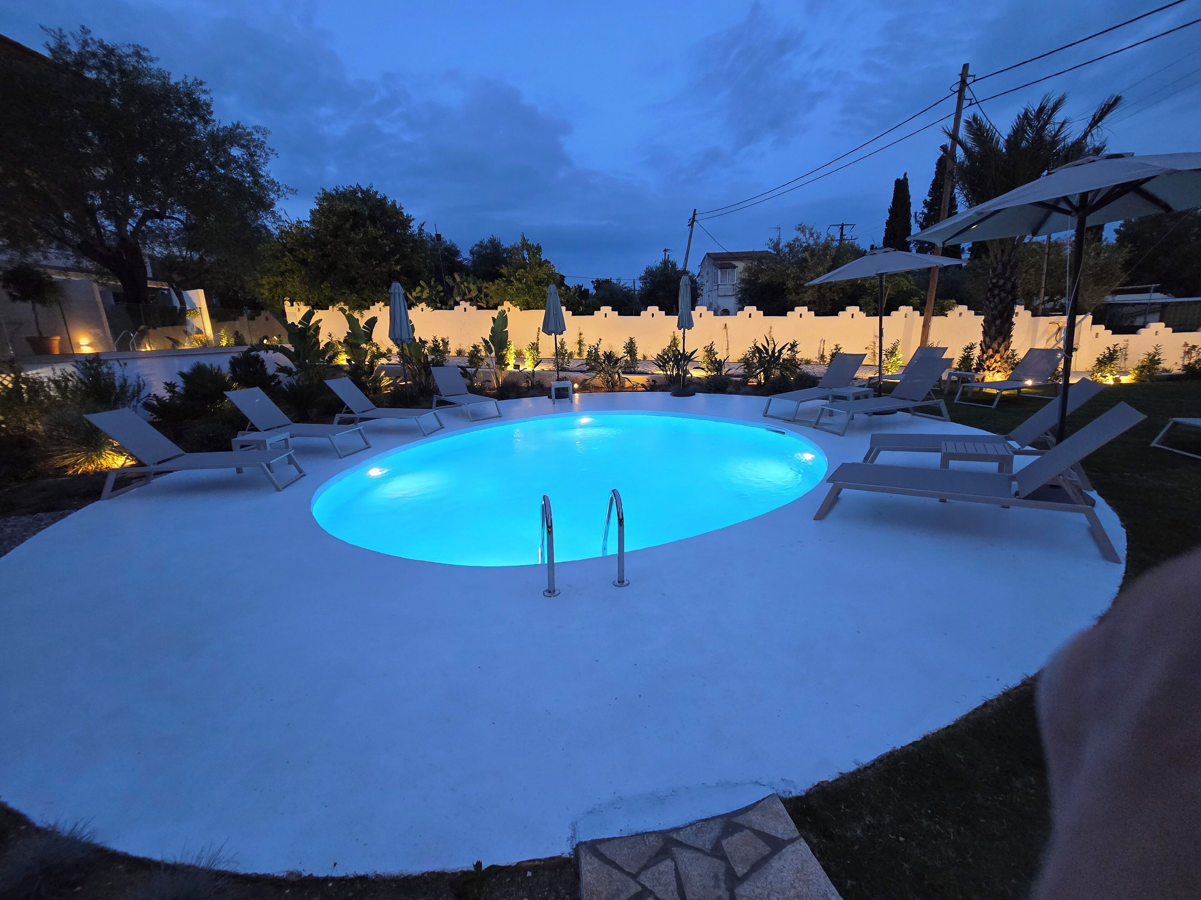 Loadstar Rooms & Suites