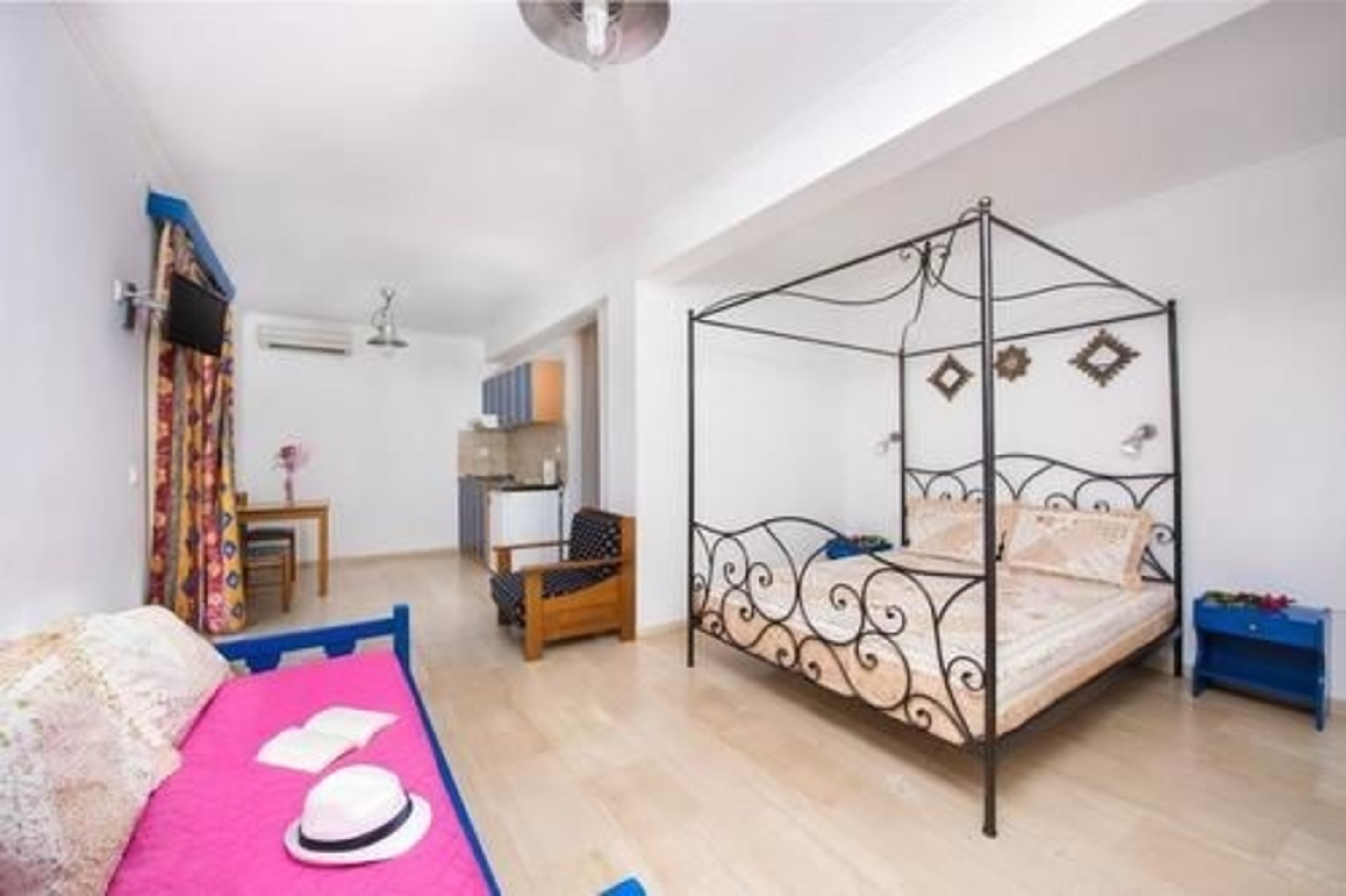 Aquarius Beach Eco-Hotel