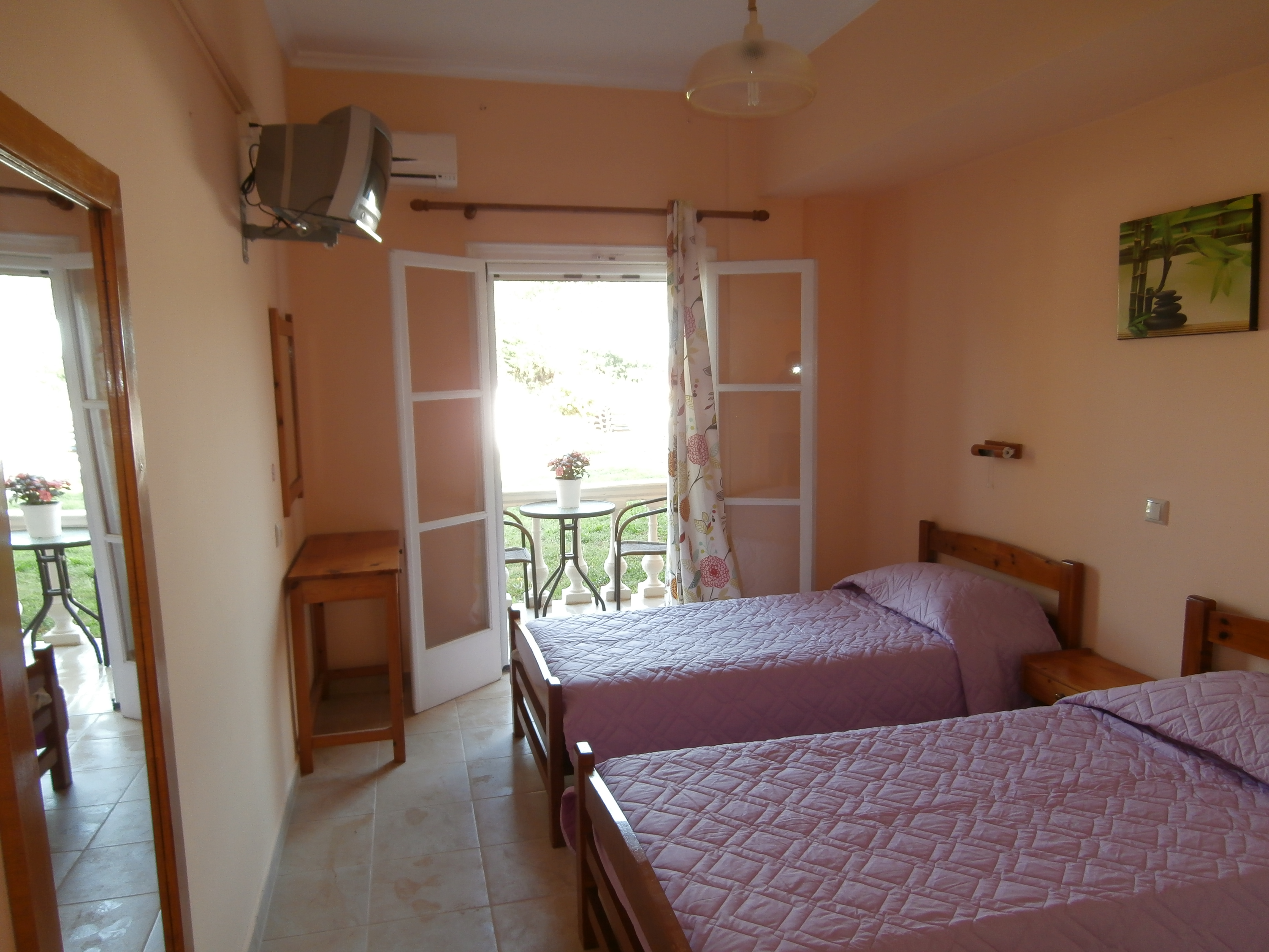 River Studios & Apartments