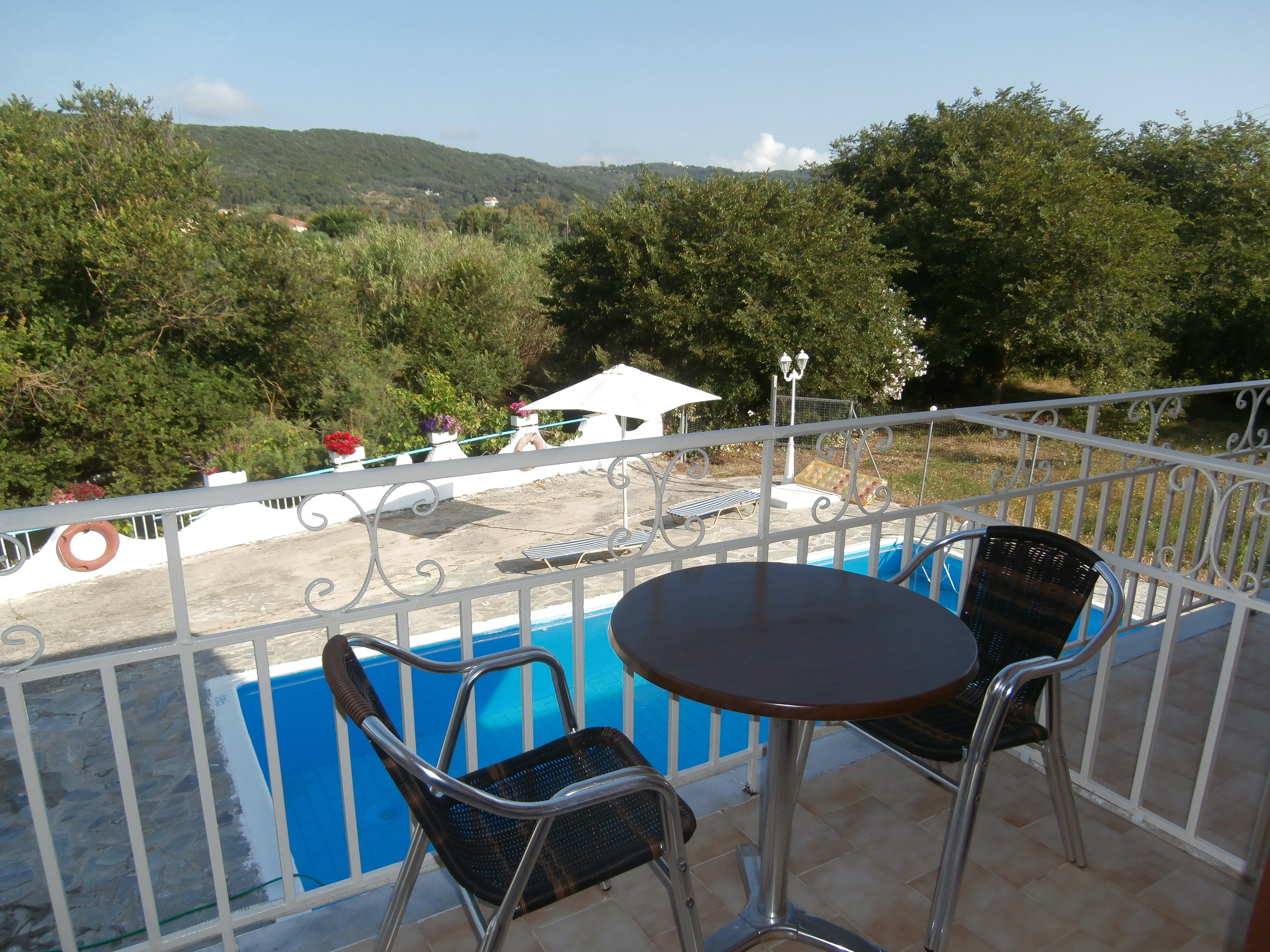 River Studios & Apartments