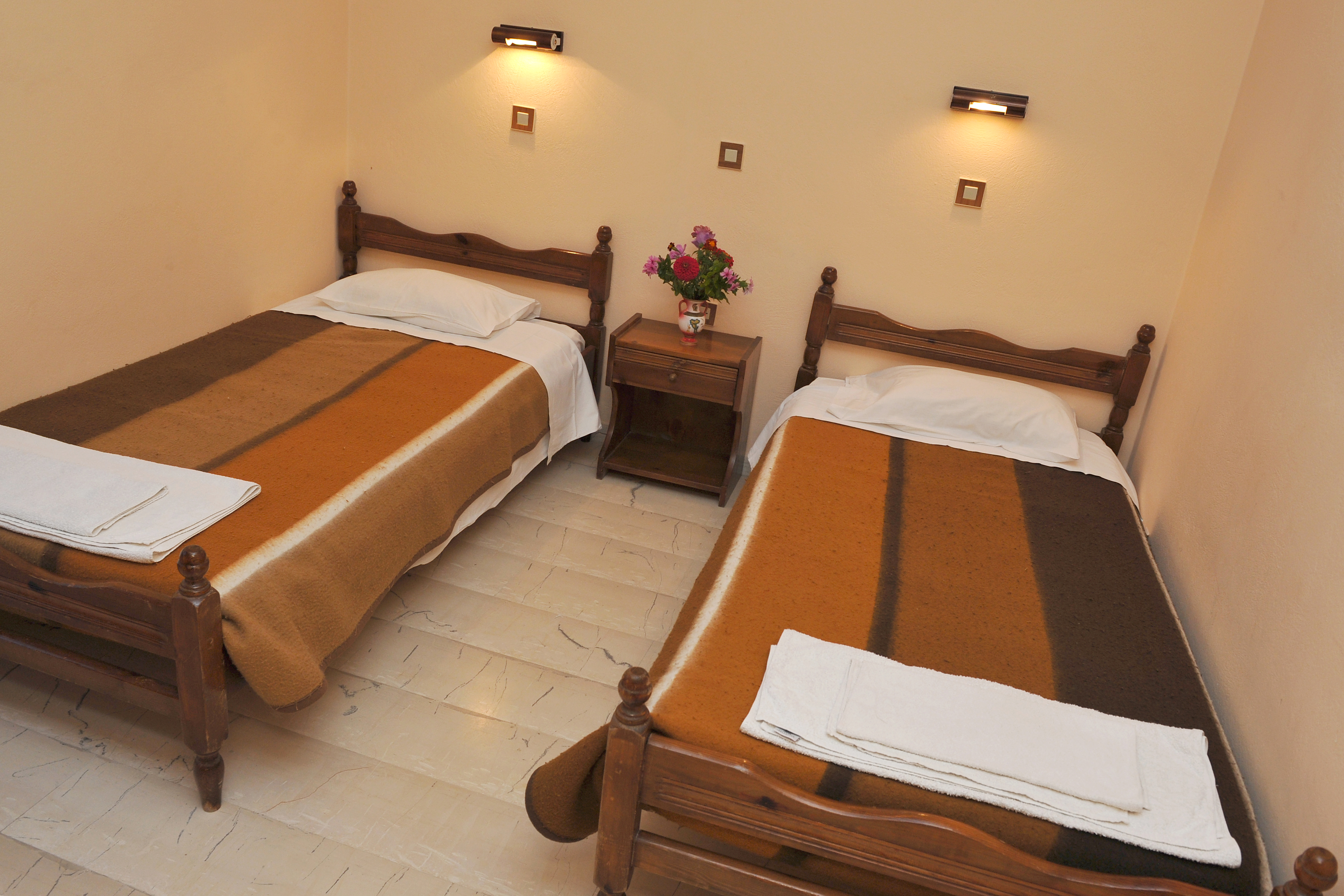 Makis Louvlis Apartments & Studios