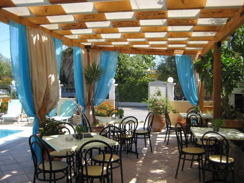 Makis Louvlis Apartments & Studios