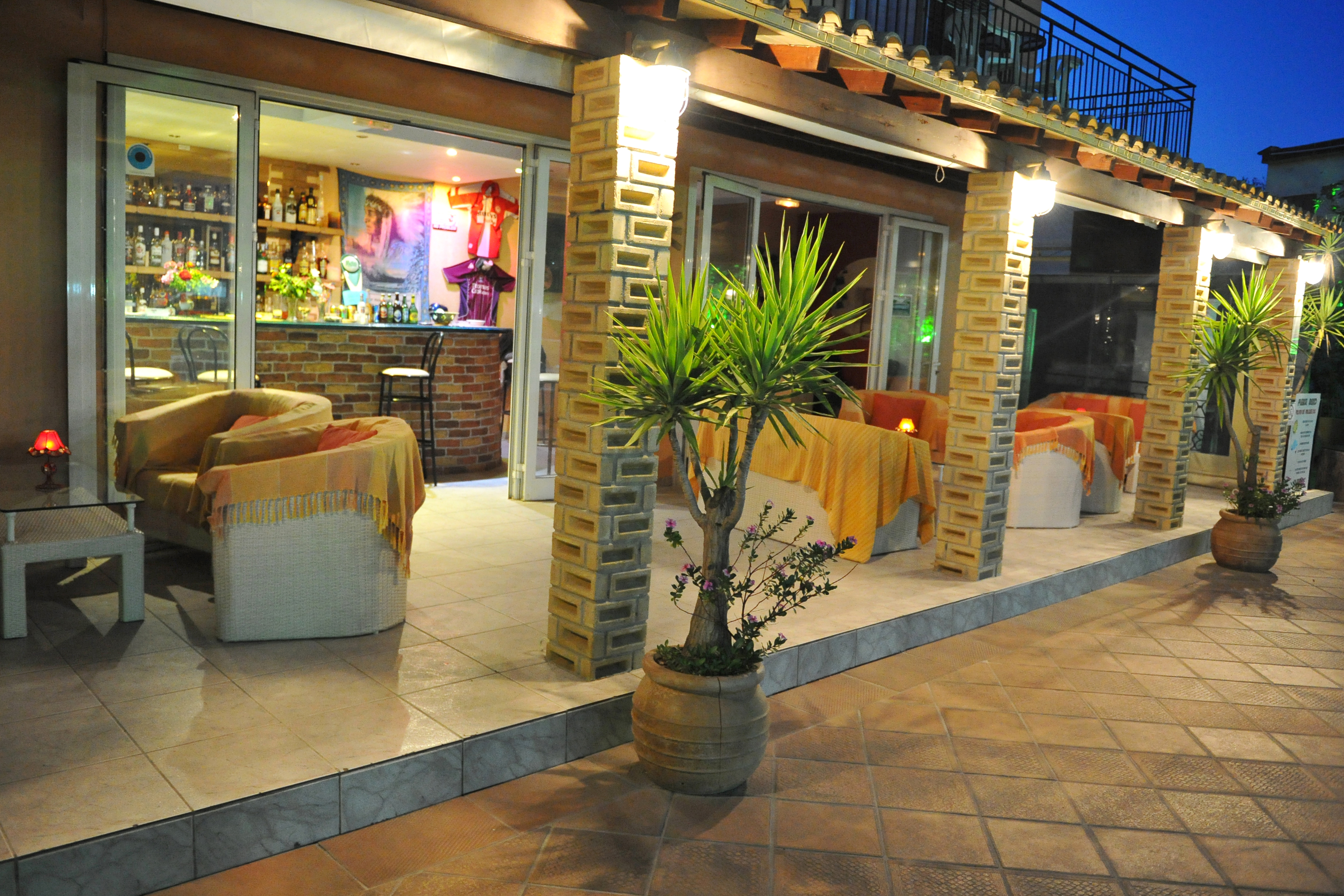 Makis Louvlis Apartments & Studios