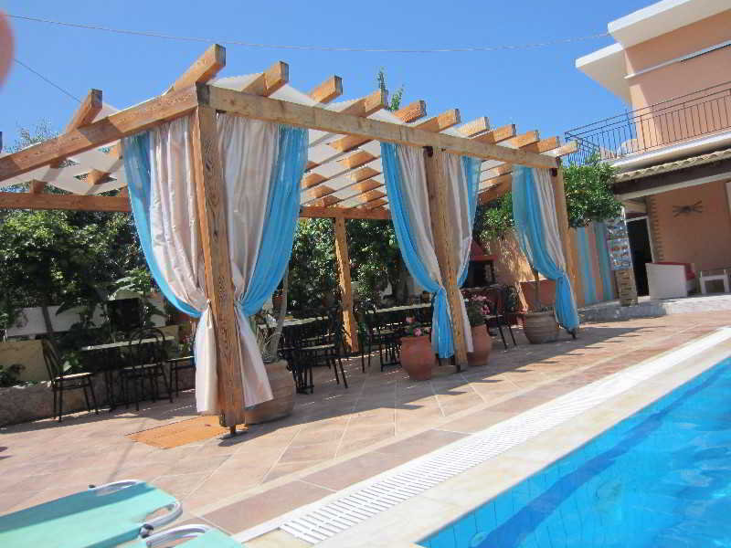 Makis Louvlis Apartments & Studios