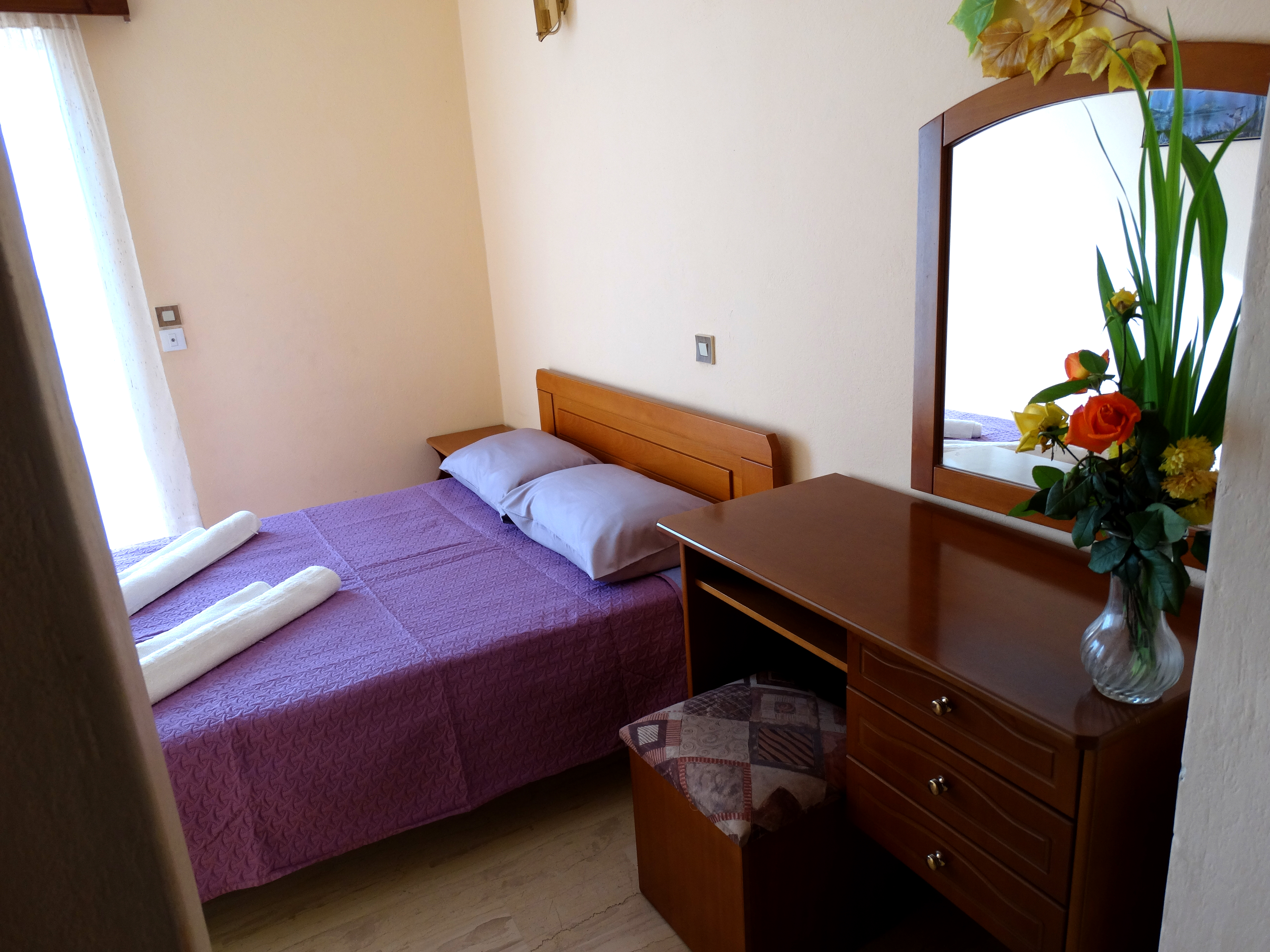 Makis Louvlis Apartments & Studios