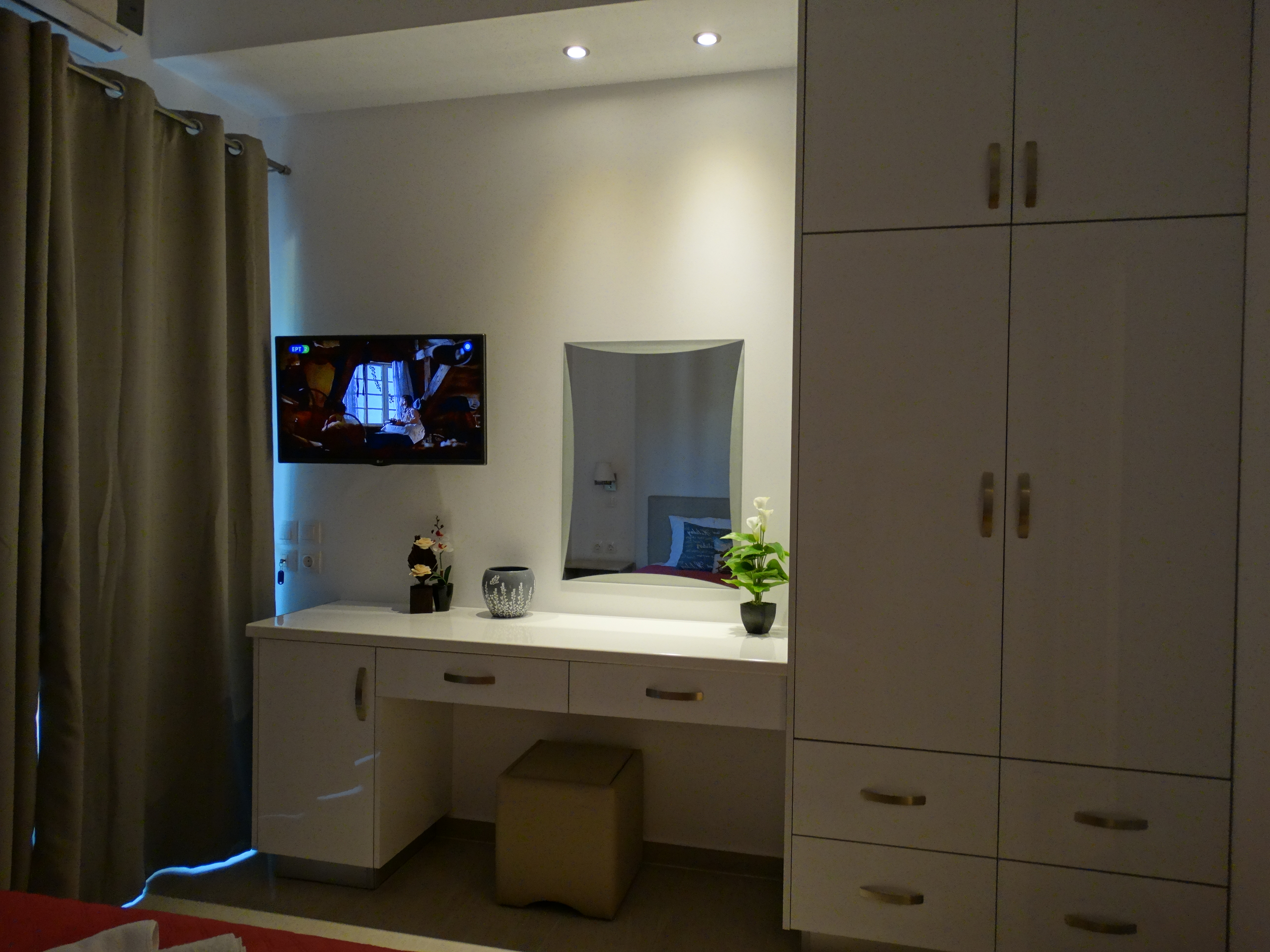 Makis Louvlis Apartments & Studios