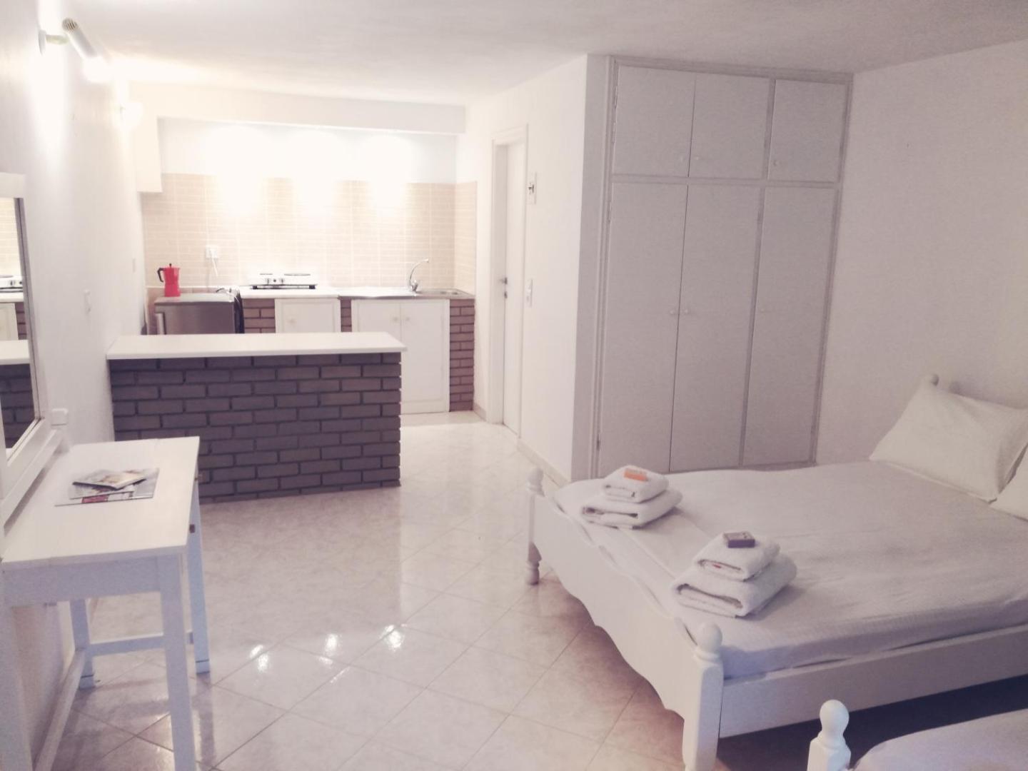 Rossi's Studios and Apartments