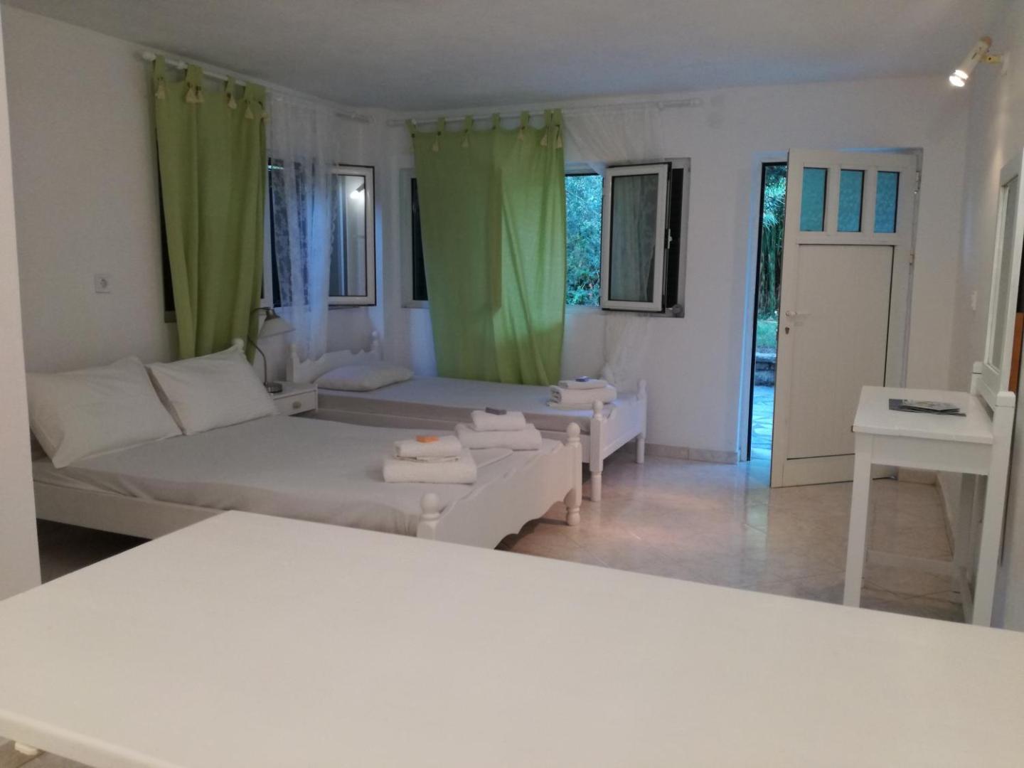 Rossi's Studios and Apartments
