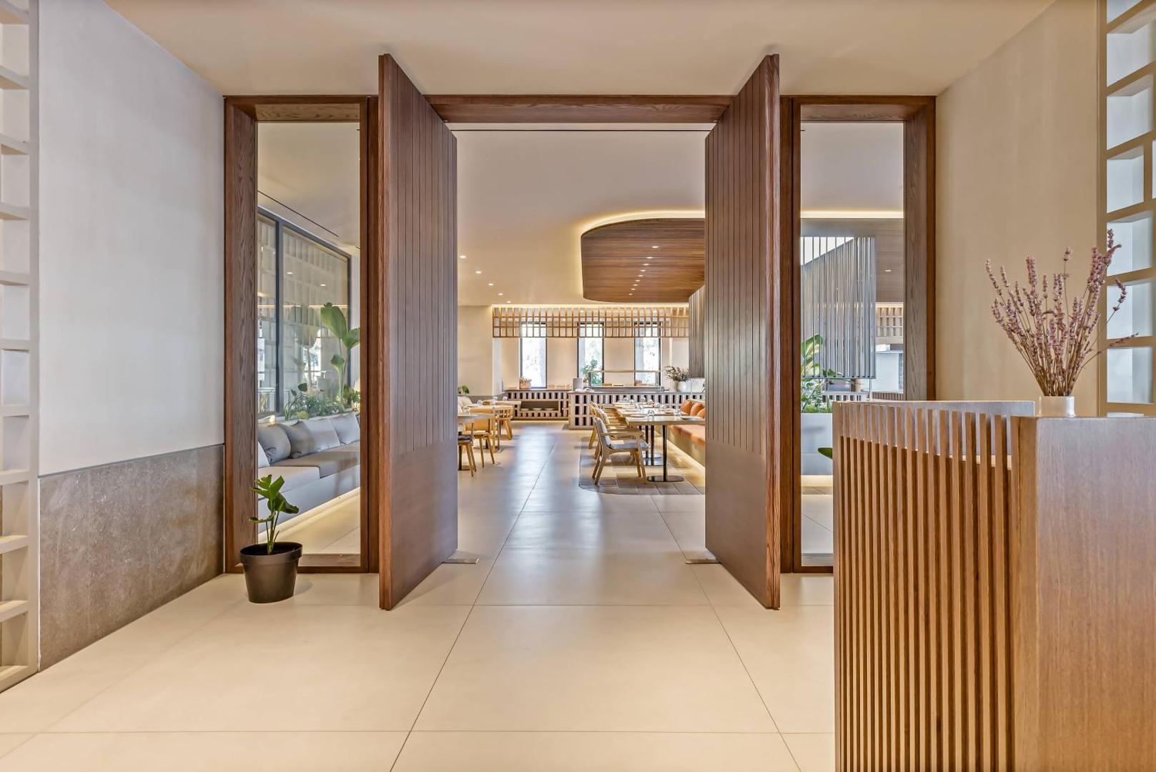 Akrotiri Beach Resort Hotel