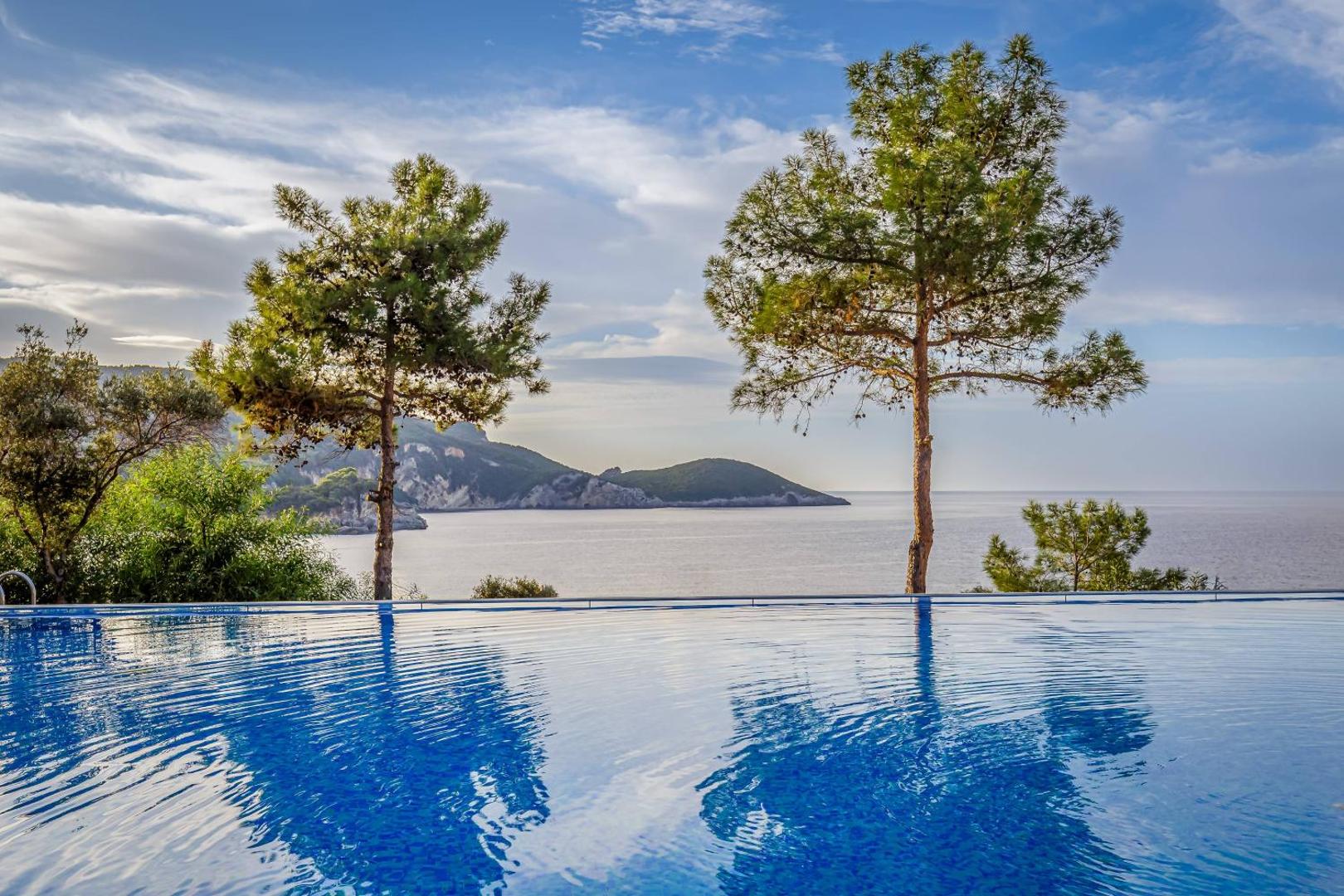 Akrotiri Beach Resort Hotel