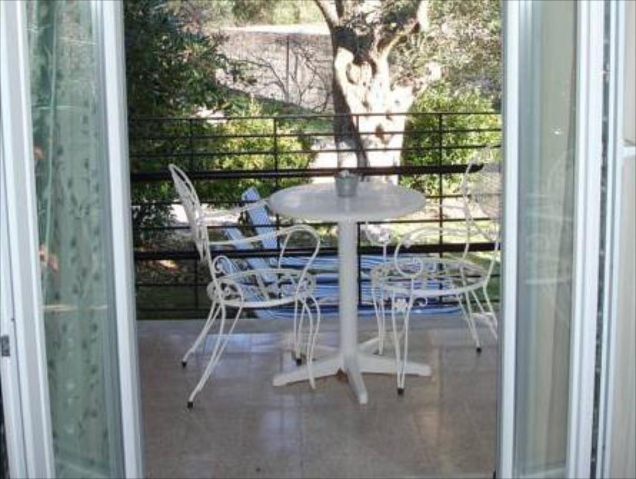 Bozikis Apartments and Studios