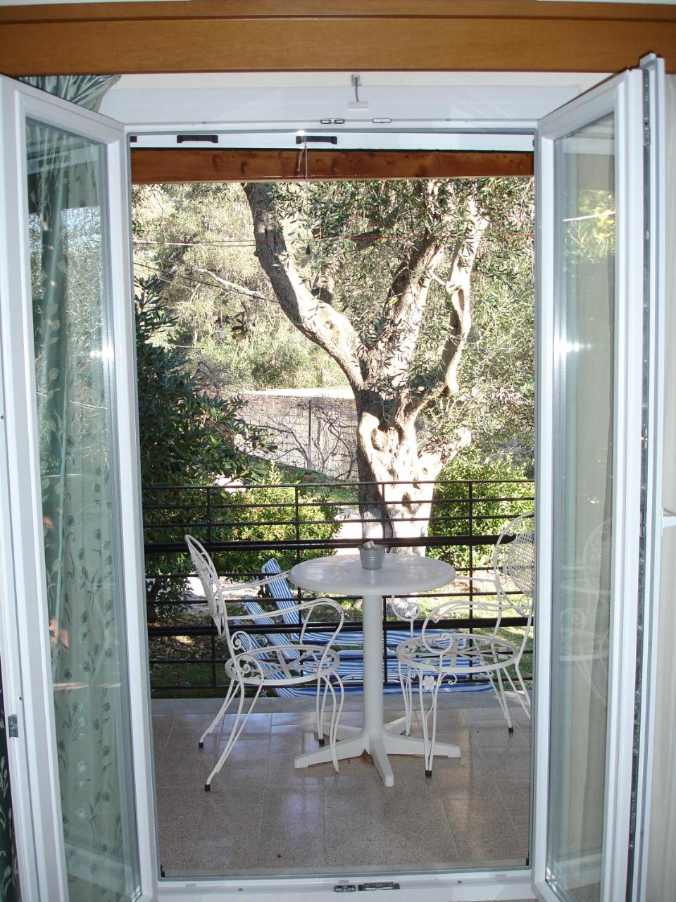 Bozikis Apartments and Studios