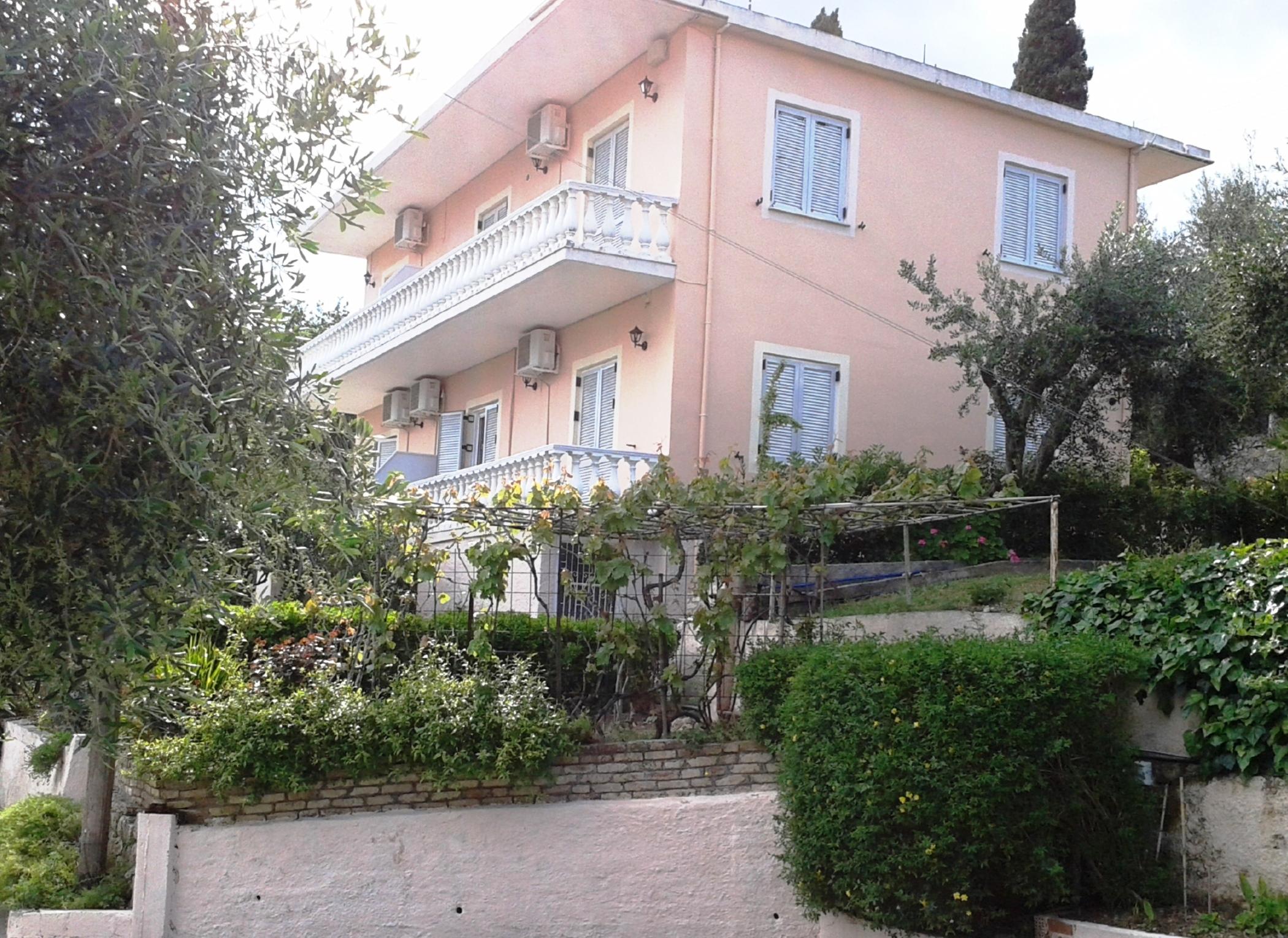 Apostolos & Eleni Family Apartments