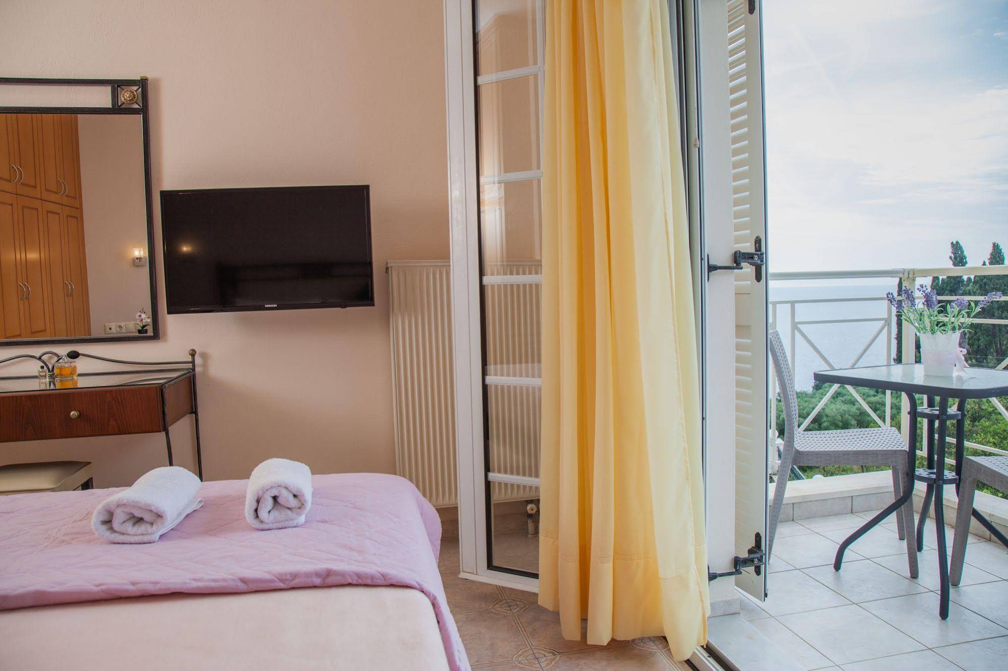 Brentanos Apartments