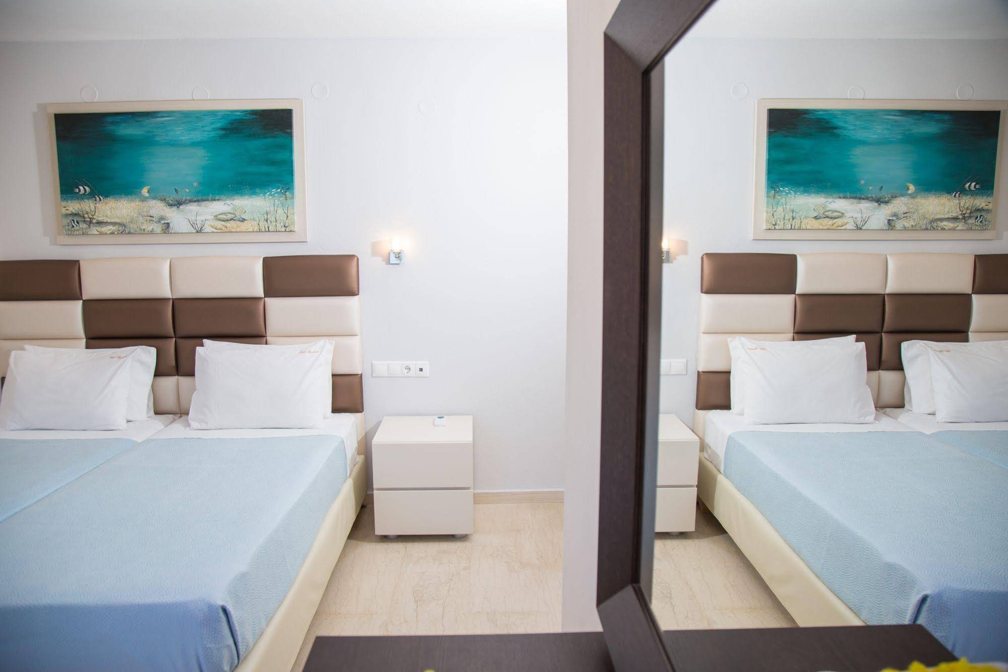Brentanos Apartments