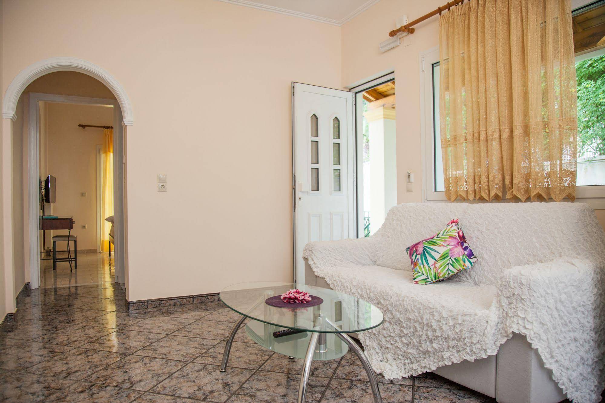 Brentanos Apartments