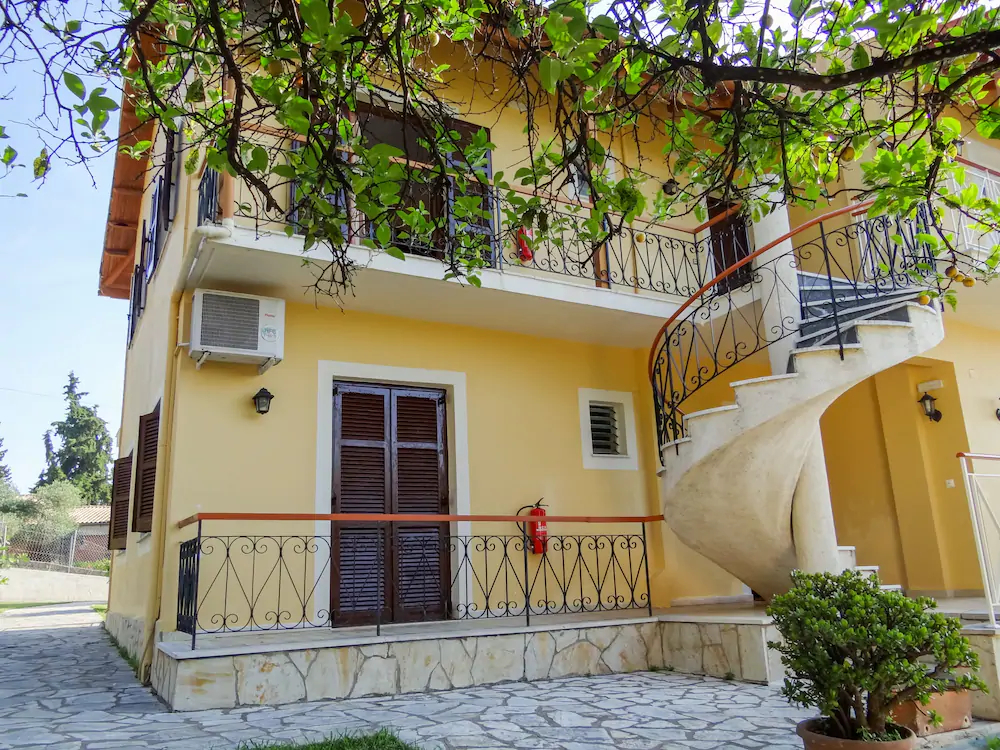 Eleni's Apartments & Studios