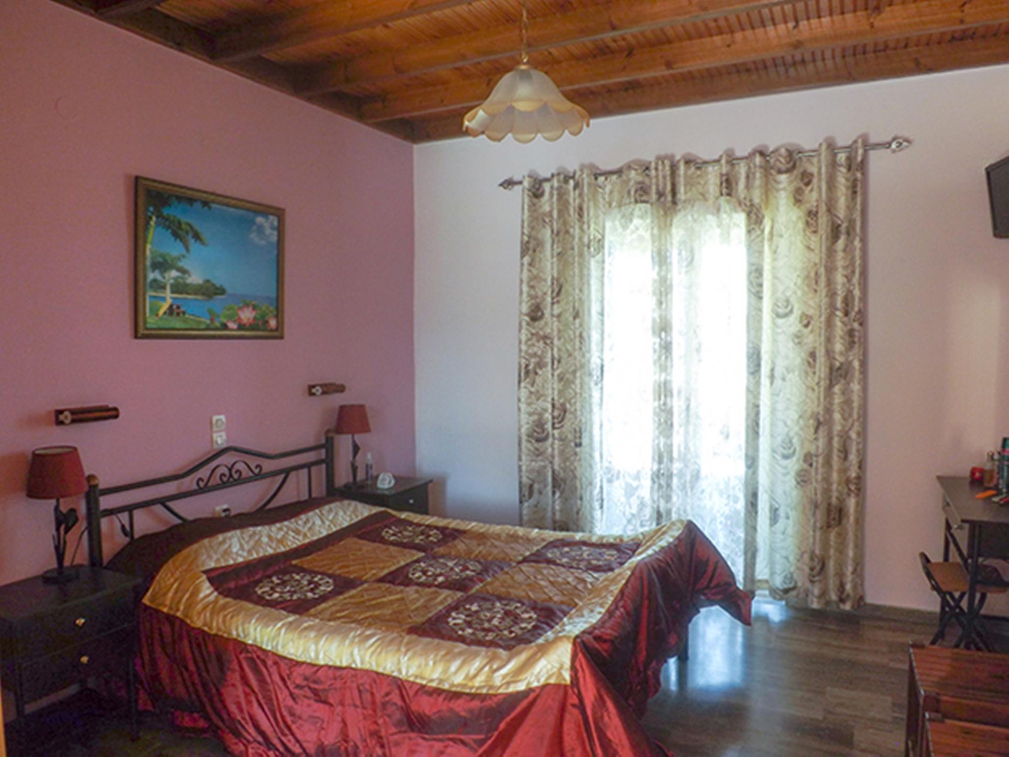 Makis Studios & Apartments