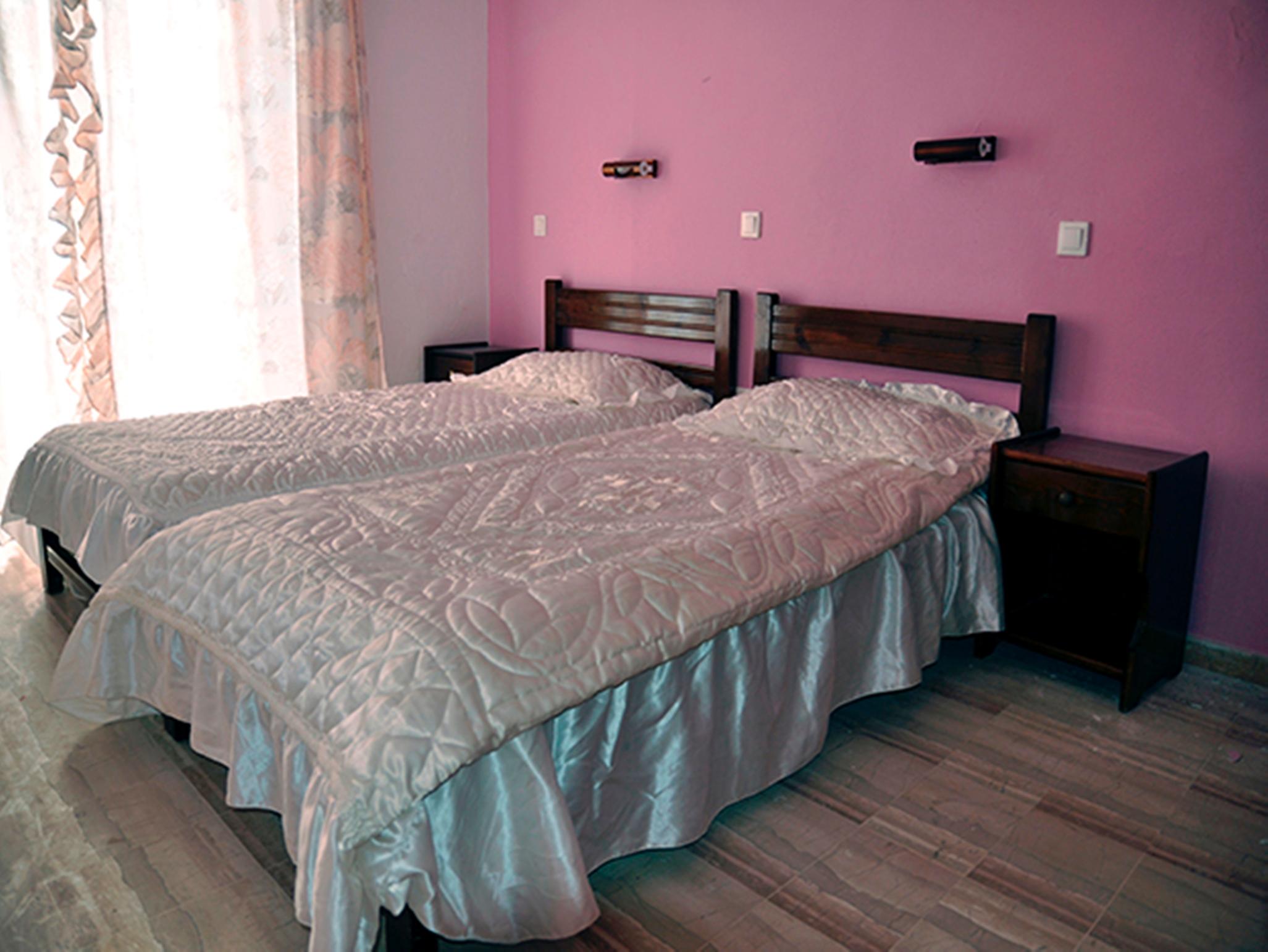 Makis Studios & Apartments