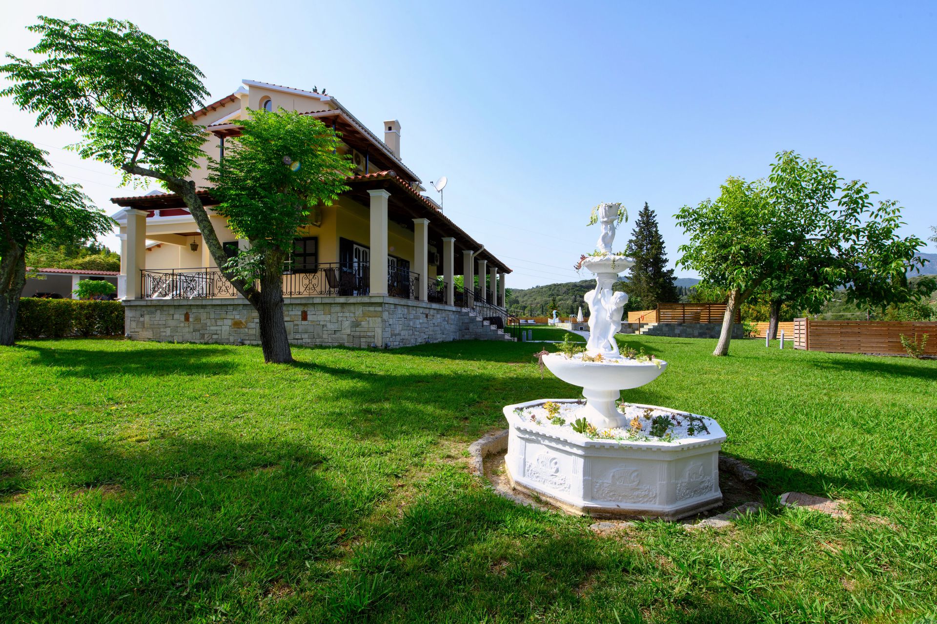 Grand Villa Roubana