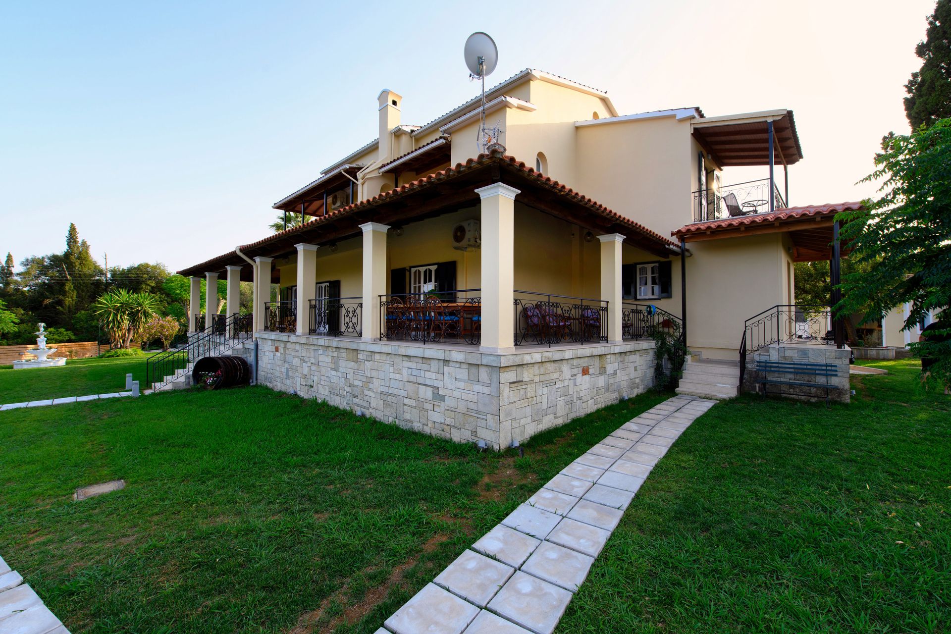 Grand Villa Roubana