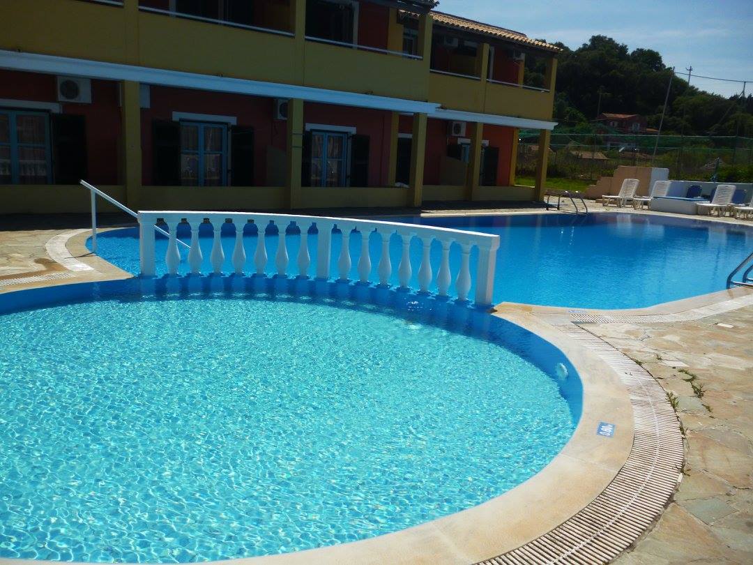 Alexis Pool Apartments