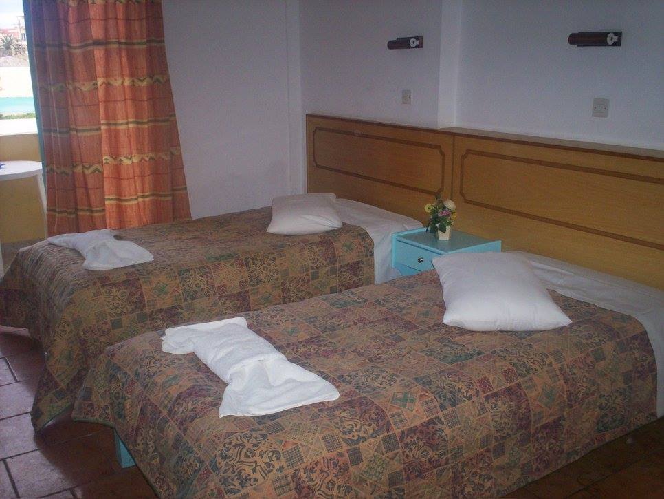Alexis Pool Apartments