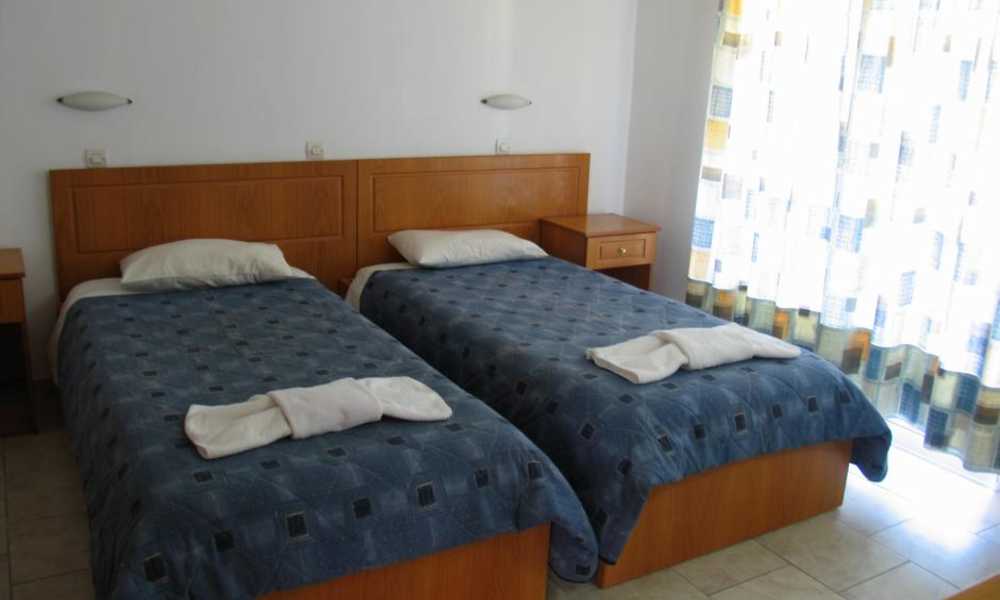 Alexis Pool Apartments