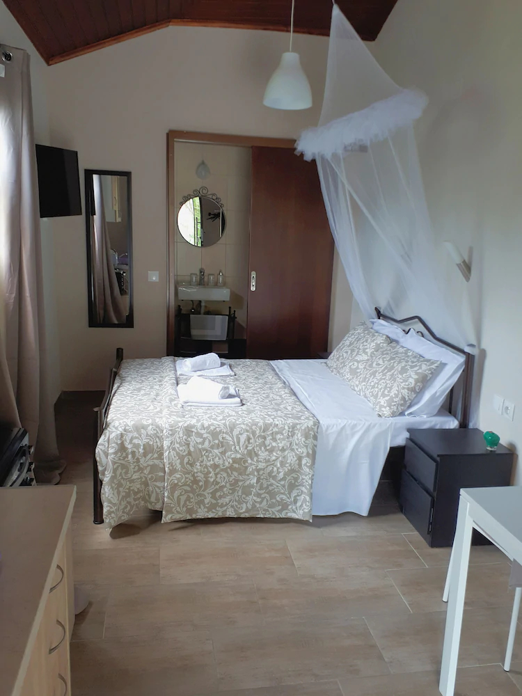 Antzela Apartments