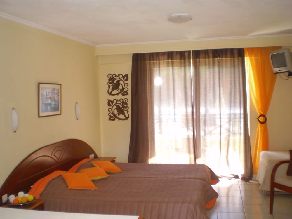 Damia Hotel & Apartments