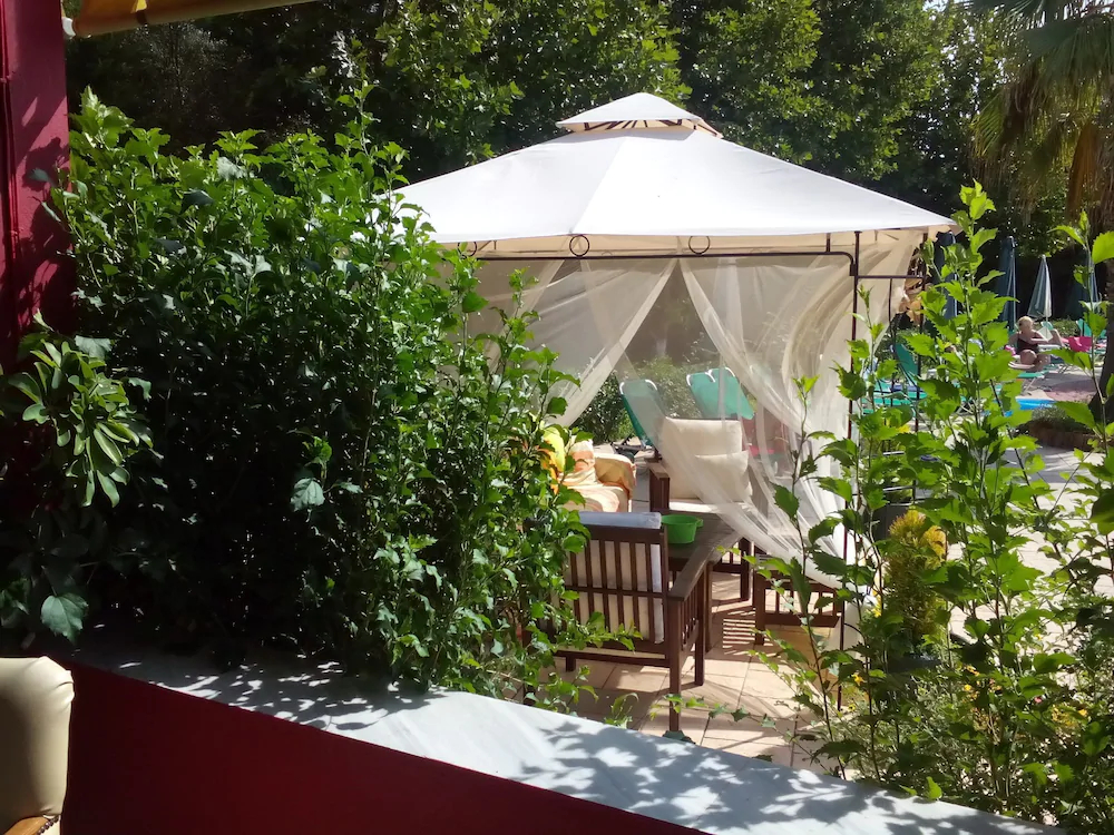 Damia Hotel & Apartments