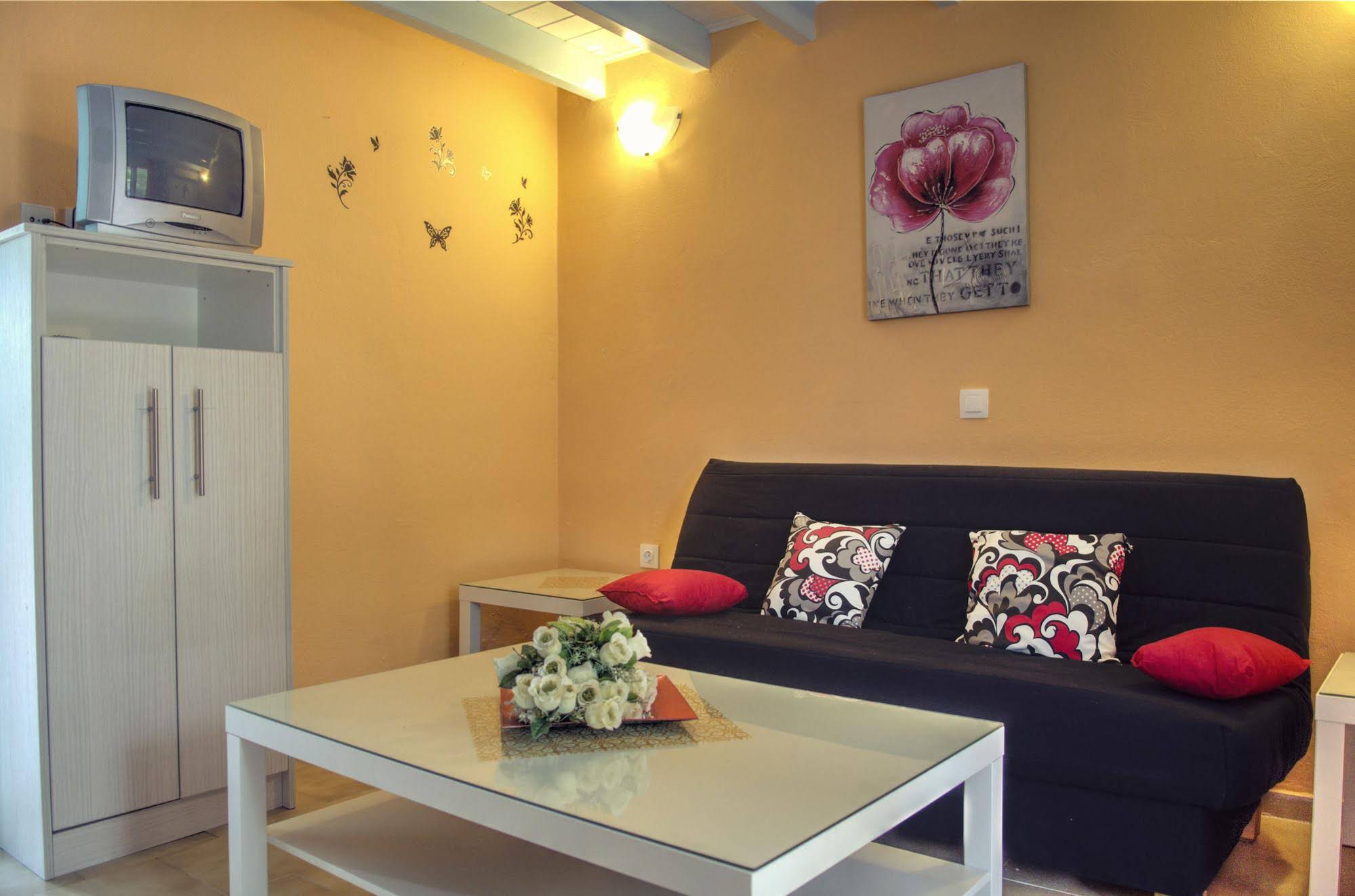 Eleni Family Apartments