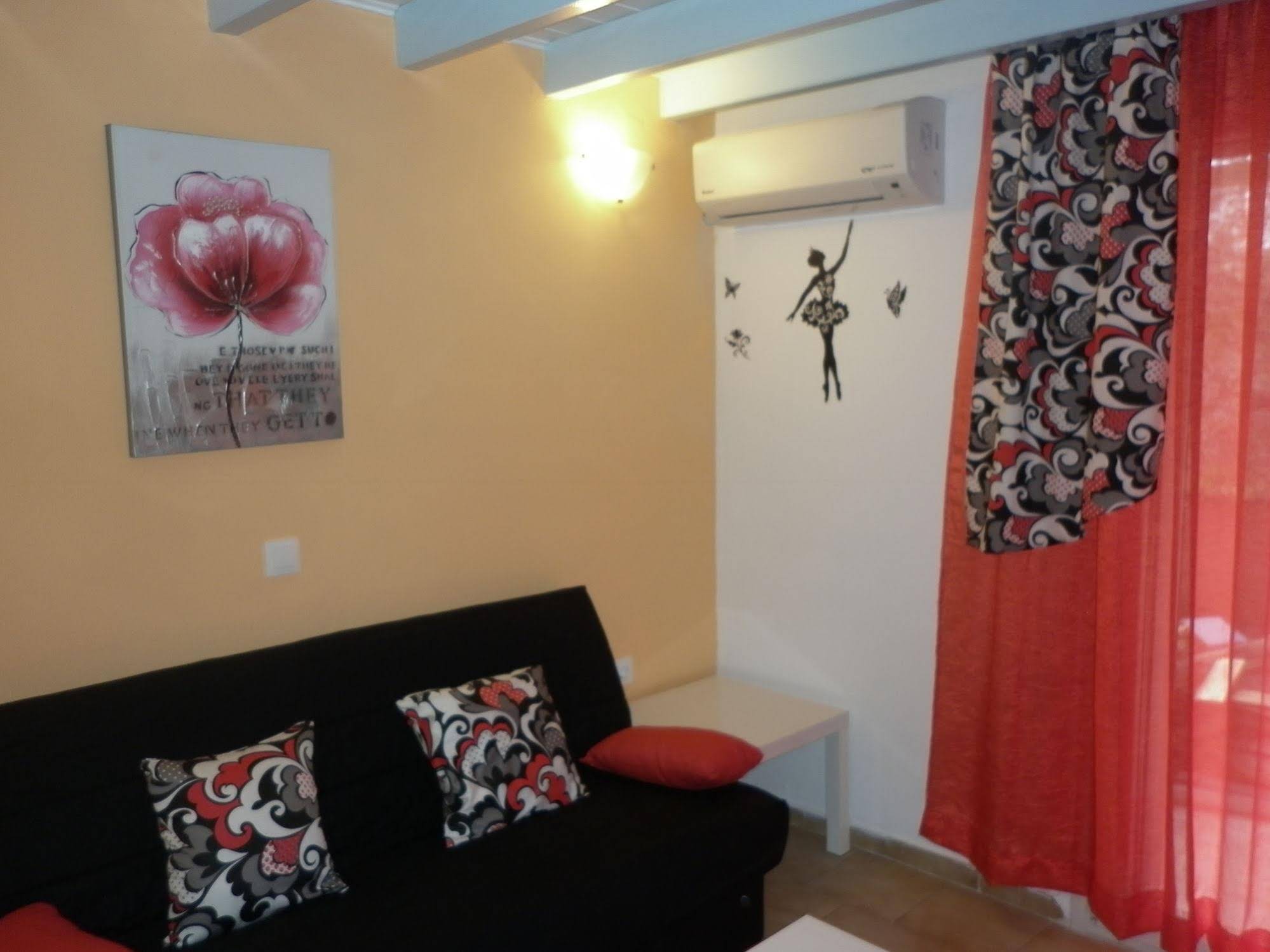 Eleni Family Apartments