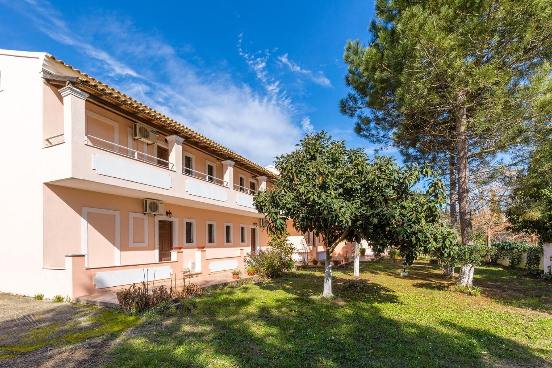 Nikos Pool Apartments - Upper Floor