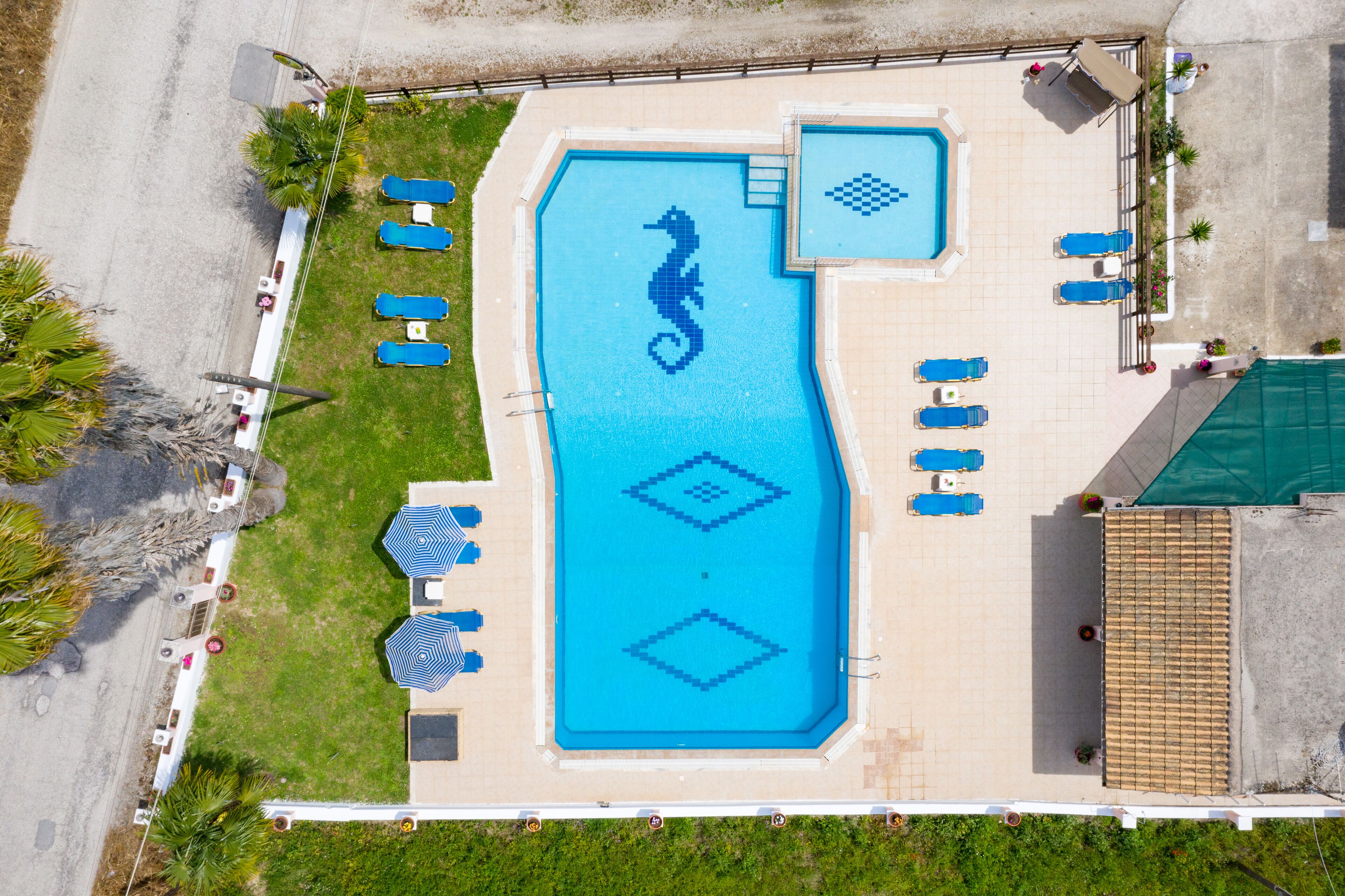 Nikos Pool Apartments - Upper Floor