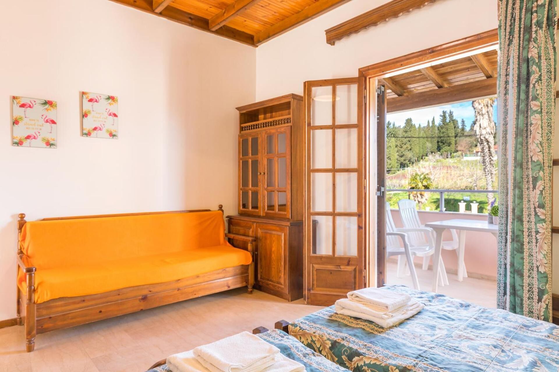 Nikos Pool Apartments - Upper Floor