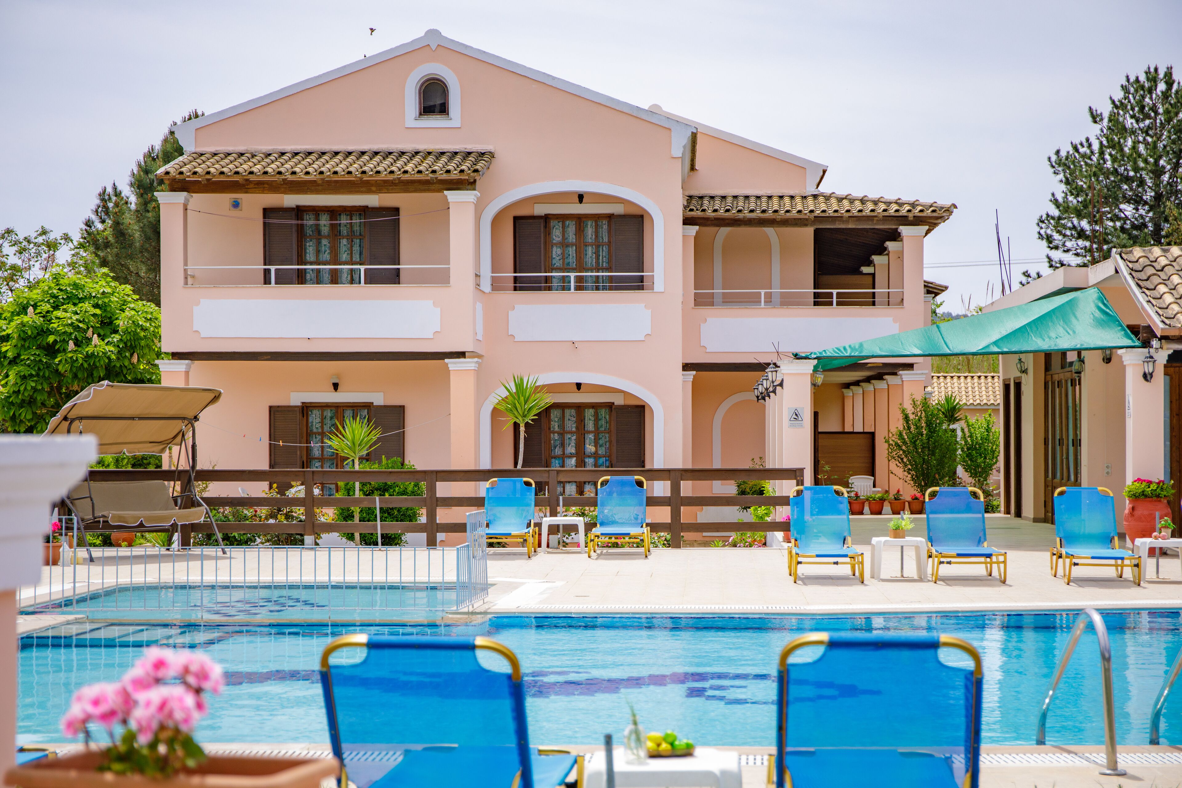 Nikos Pool Apartments - Upper Floor