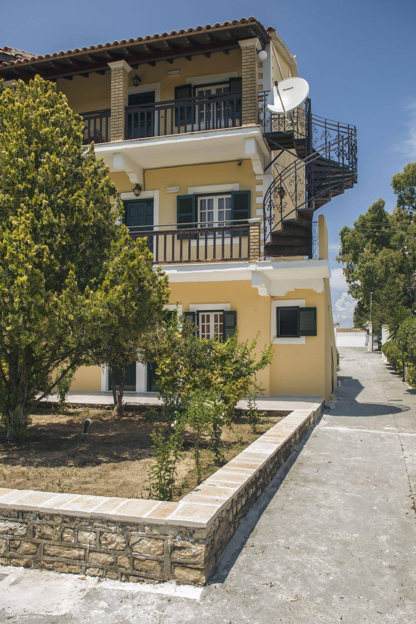 Potamos Apartments