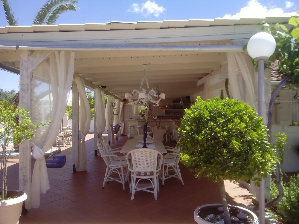 Villa Del Sol Apartments