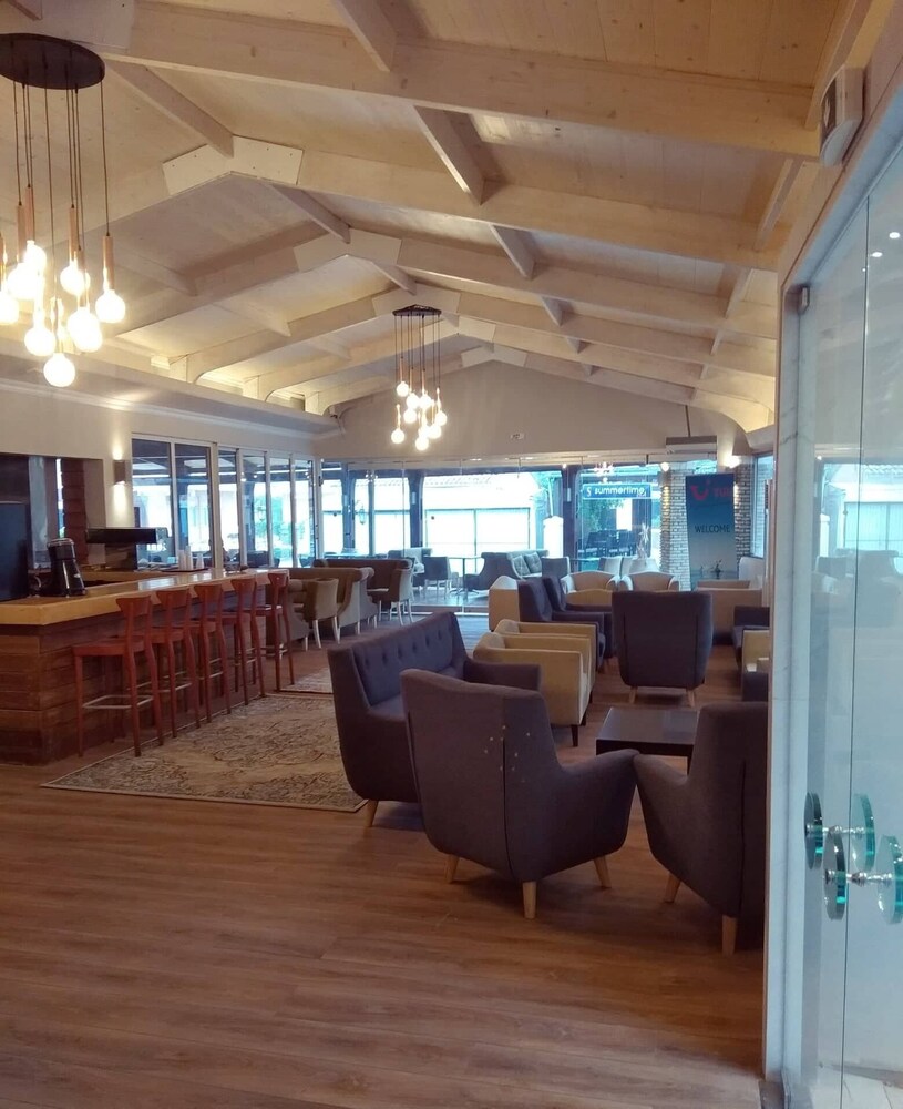 Akron Seascape Resort