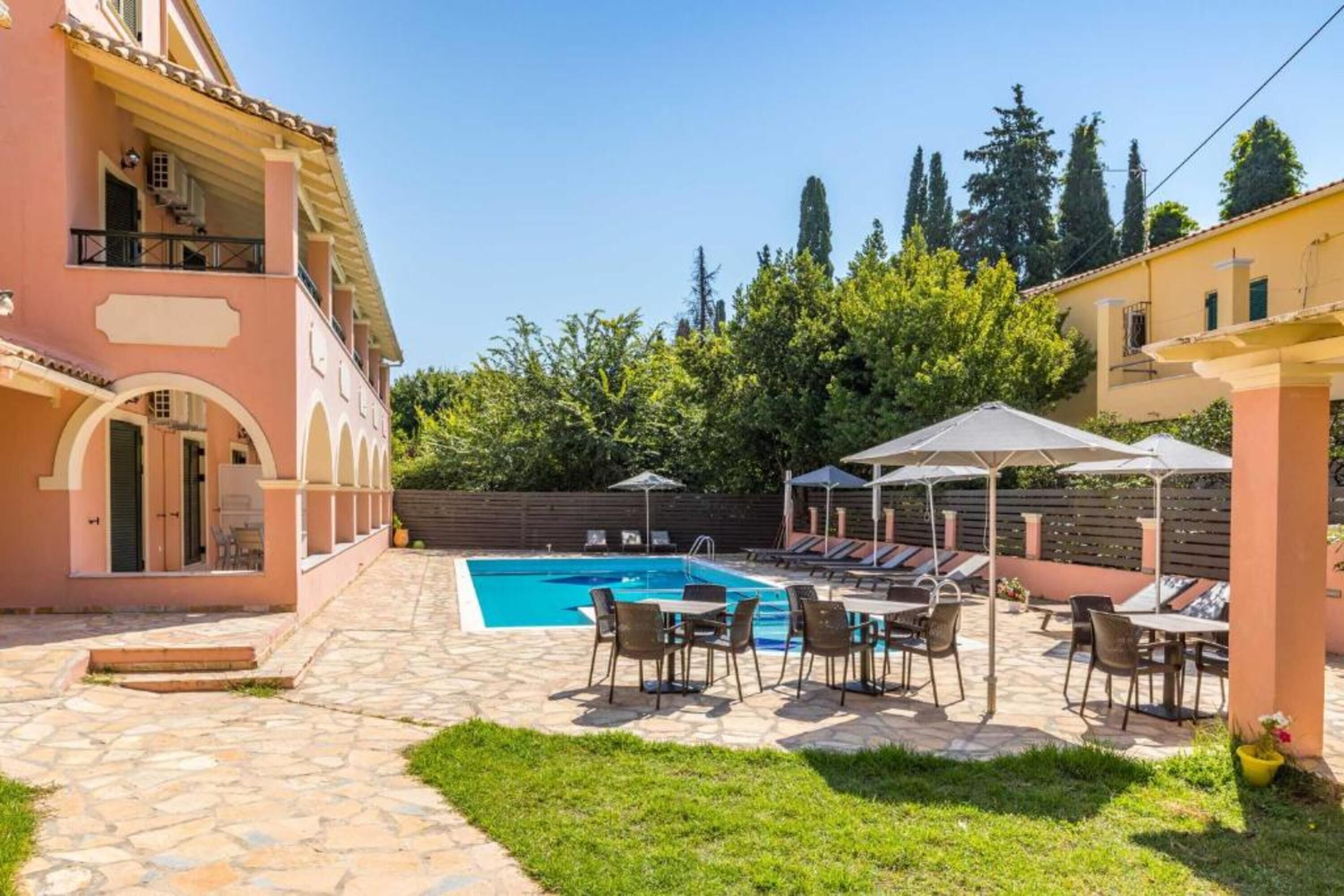 Bella de Lux Apts