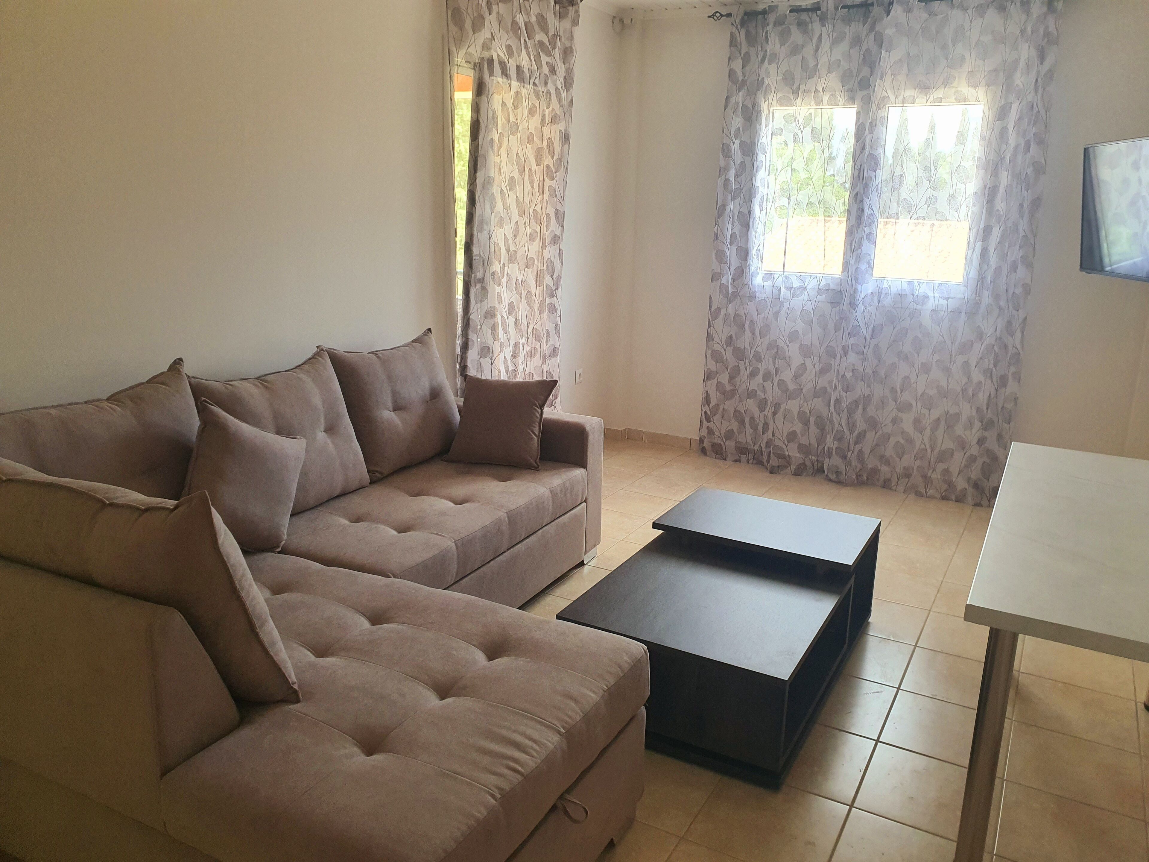 Bella de Lux Apts